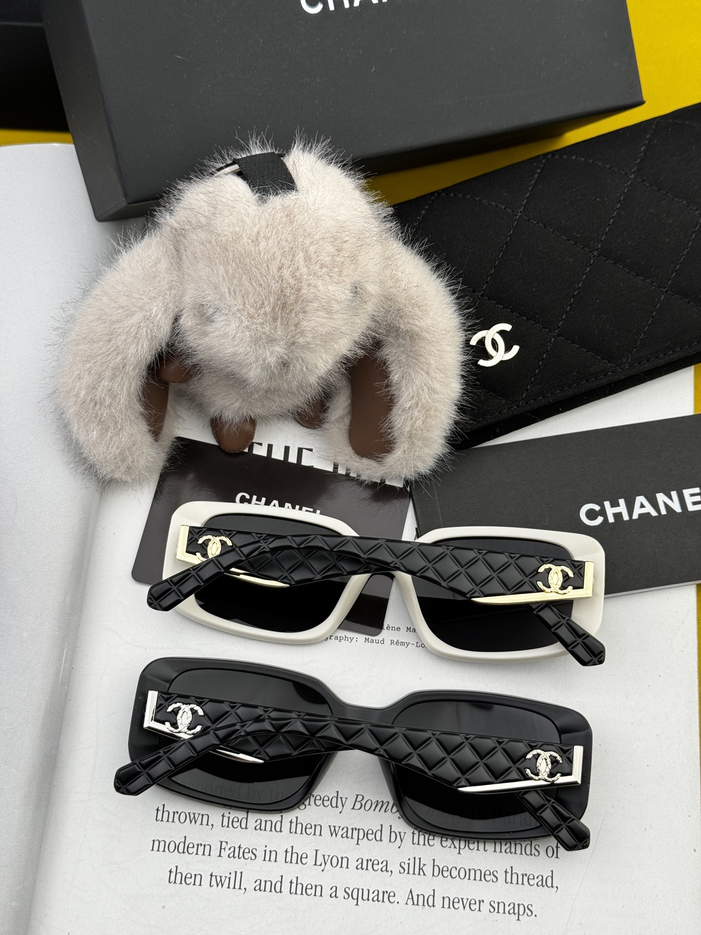    新品CHANEL 香奈儿太阳镜以独特魅力和前卫风格诠释春夏最新眼镜，质感超好佩带舒适 型号：CH3