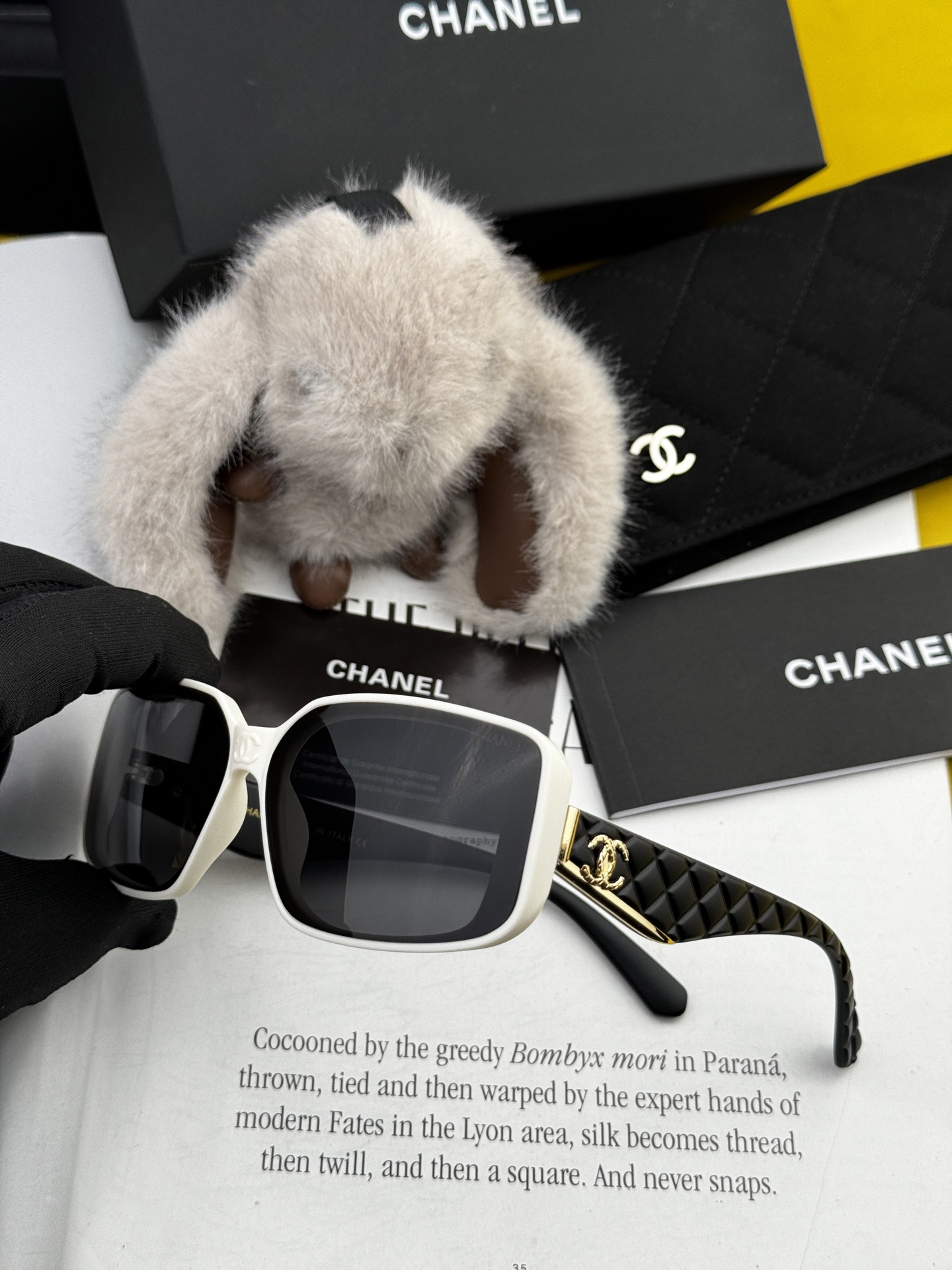    新品CHANEL 香奈儿太阳镜以独特魅力和前卫风格诠释春夏最新眼镜，质感超好佩带舒适 型号：CH3