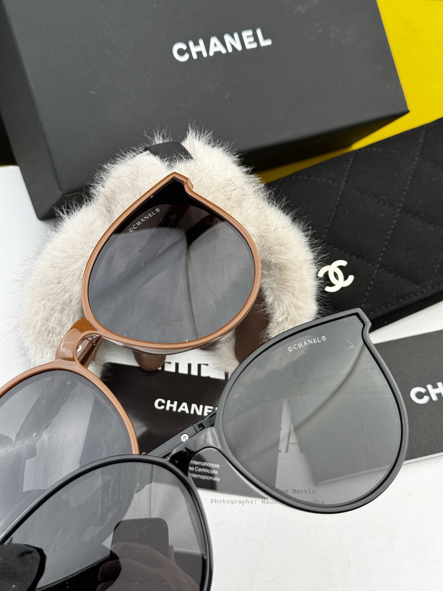  【CHANEL】香奈儿 2025新款潮流爆款 时尚方框太阳镜 佩戴舒适 网红潮款墨镜  女士高清加厚偏