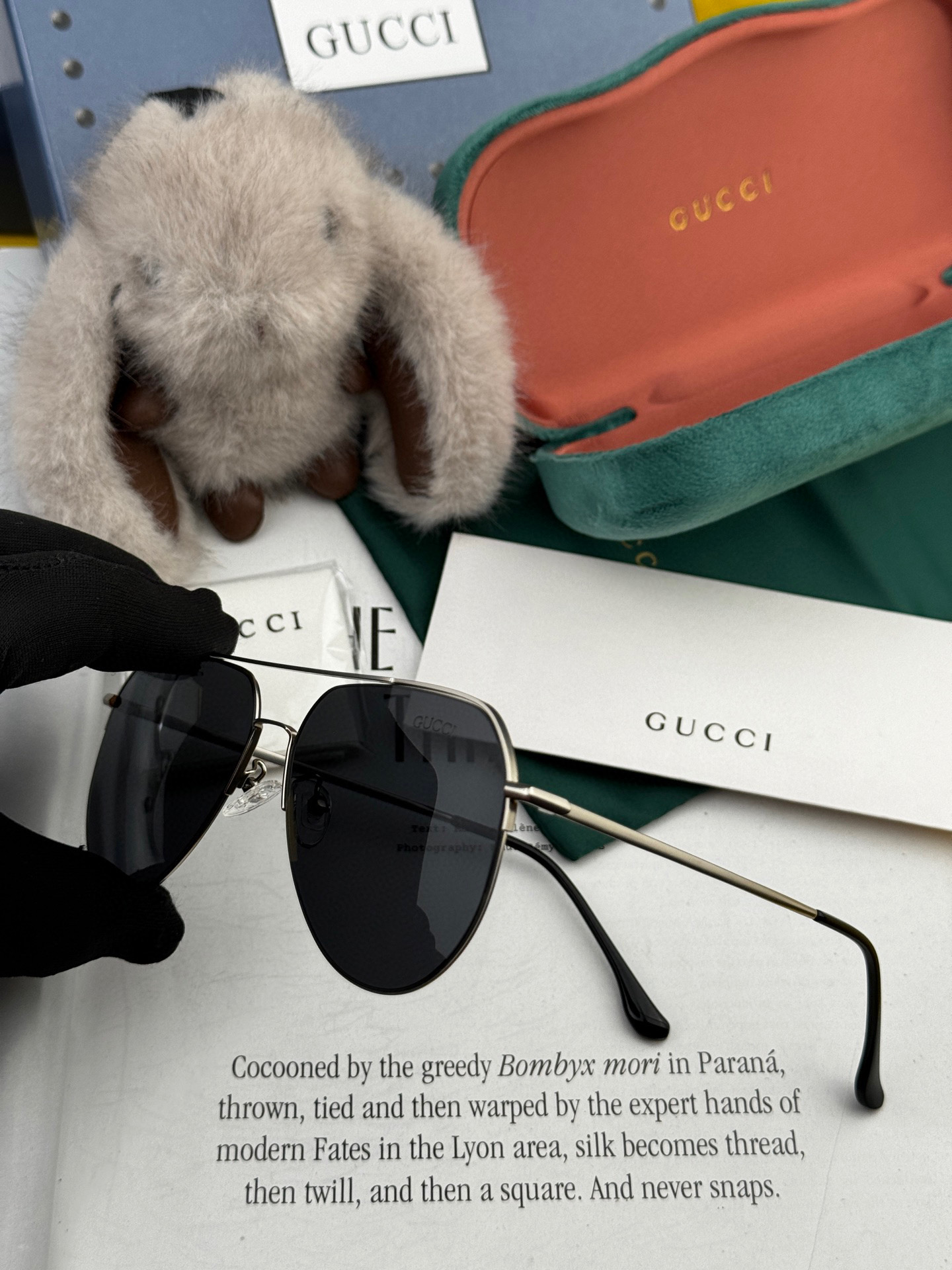        GUCCI 男款炫彩飞行员偏光太阳镜 ❤️材质：高清尼龙加厚卡槽高清偏光镜片 🌹无边框镜架