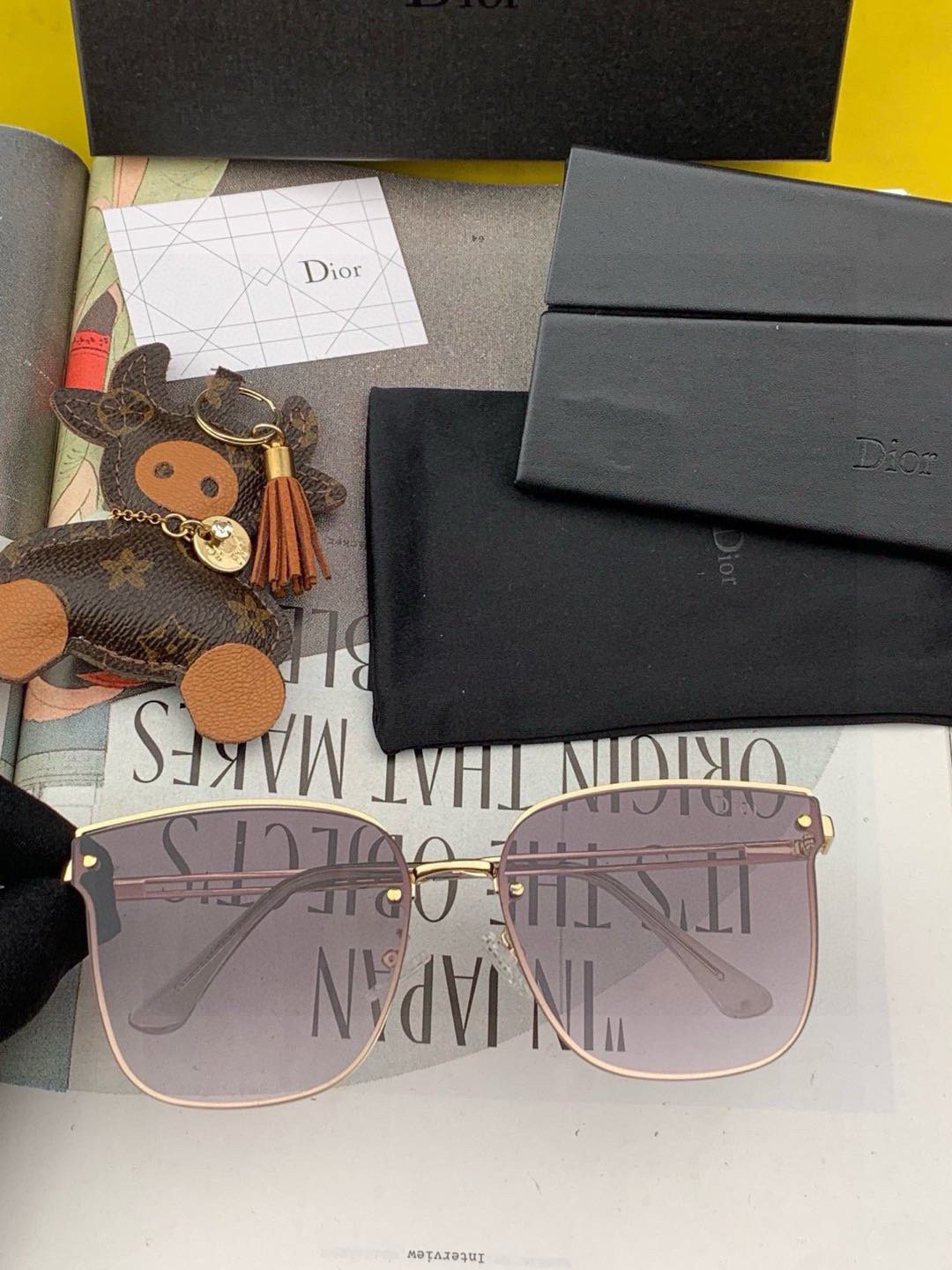  【TR偏光系列】DIOR   经典的方框设计，不挑脸型，无论搭配大衣还是连衣裙都非常显气质尼龙偏光镜片