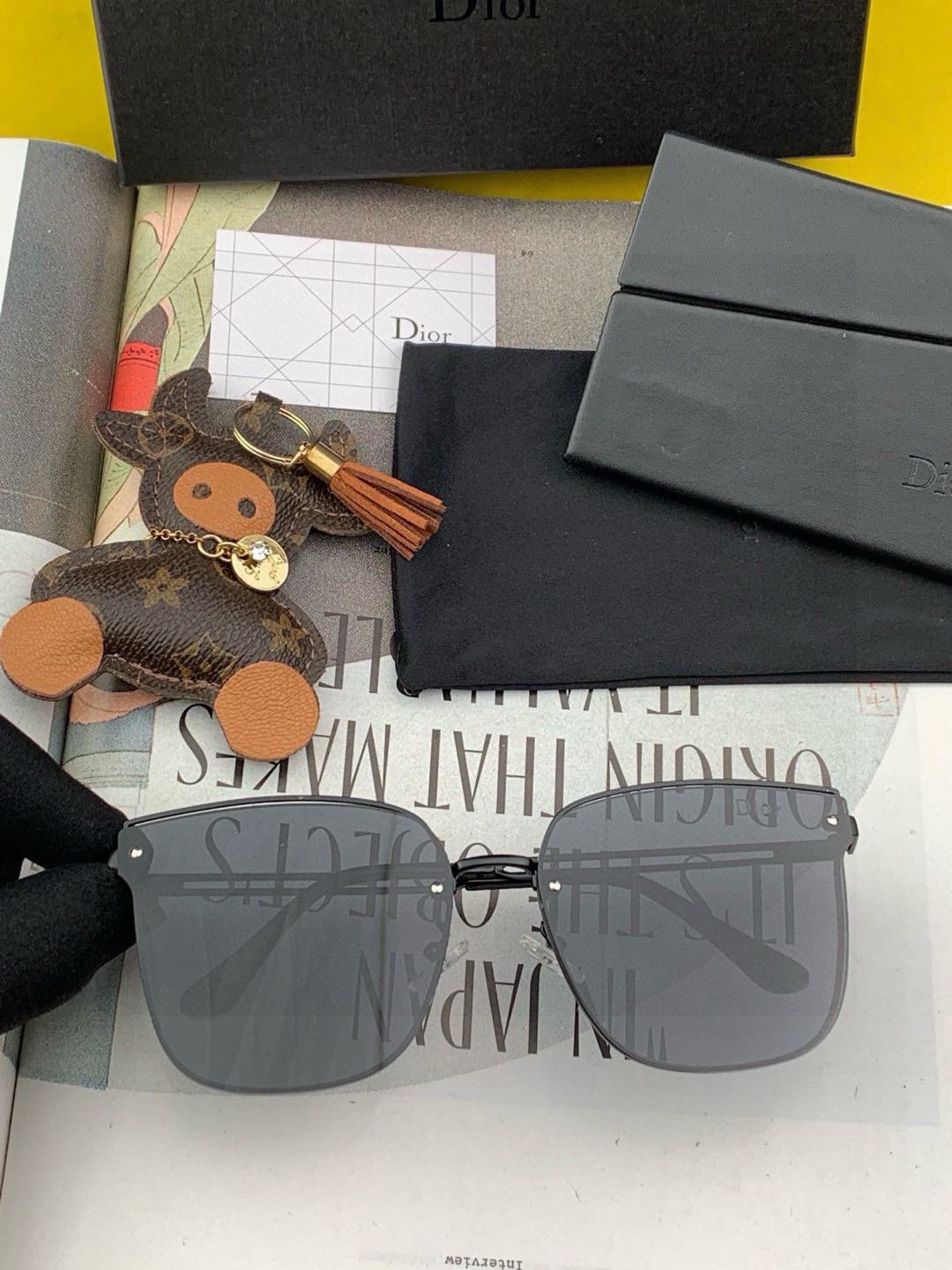  【TR偏光系列】DIOR   经典的方框设计，不挑脸型，无论搭配大衣还是连衣裙都非常显气质尼龙偏光镜片