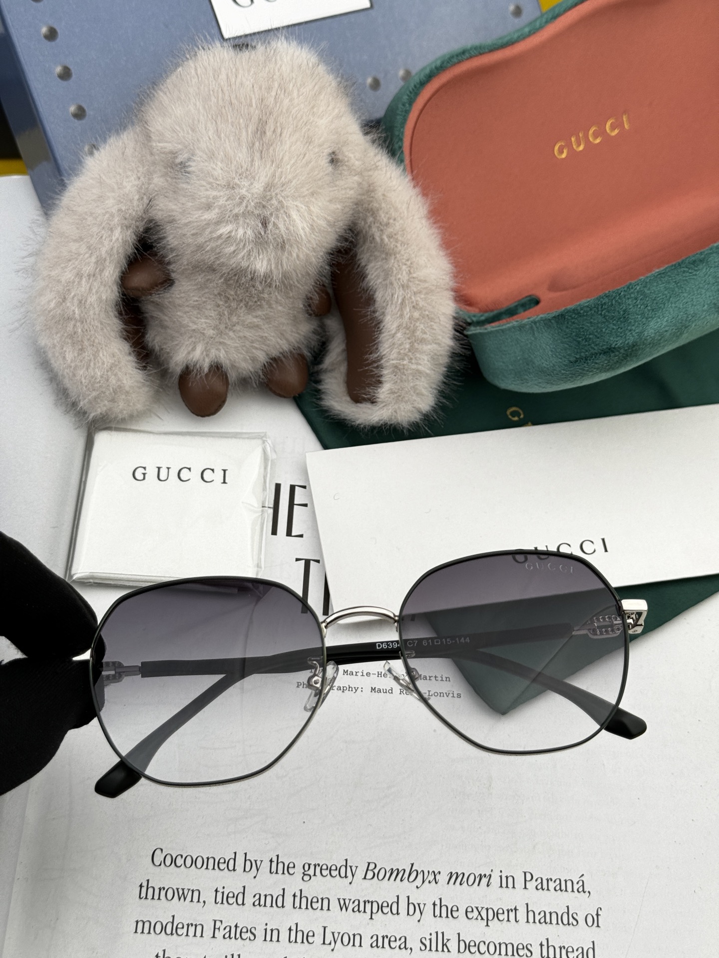   Gucci 。  高品质男女款墨镜   👍 进口宝丽来偏光镜片  。蛤蟆镜 开车钓鱼都可 。百搭显瘦