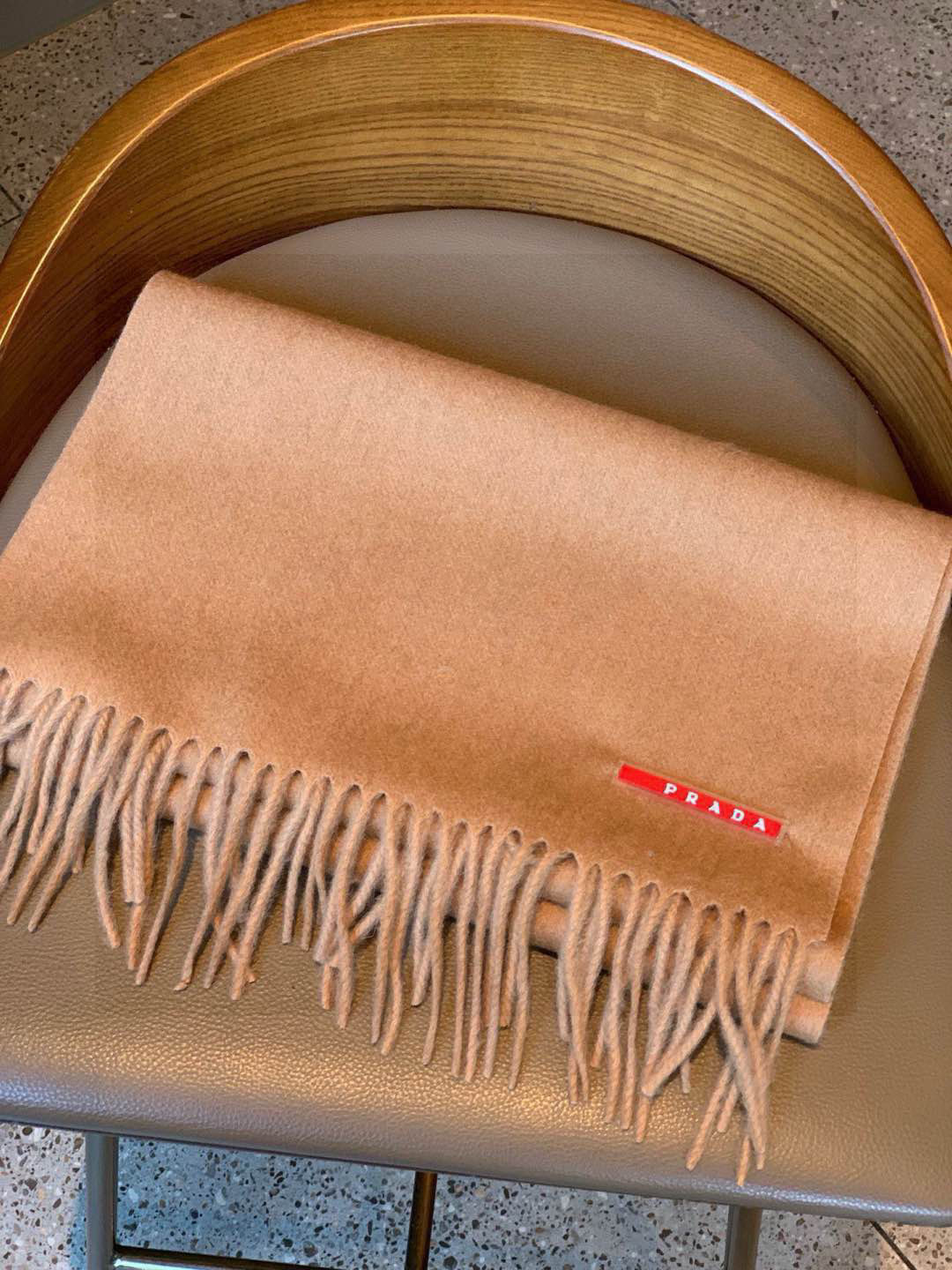 Prada’s Latest Classic Logo Design Couple Scarf: Fashionable Style, Quality, Size 180*30 - 图片 6