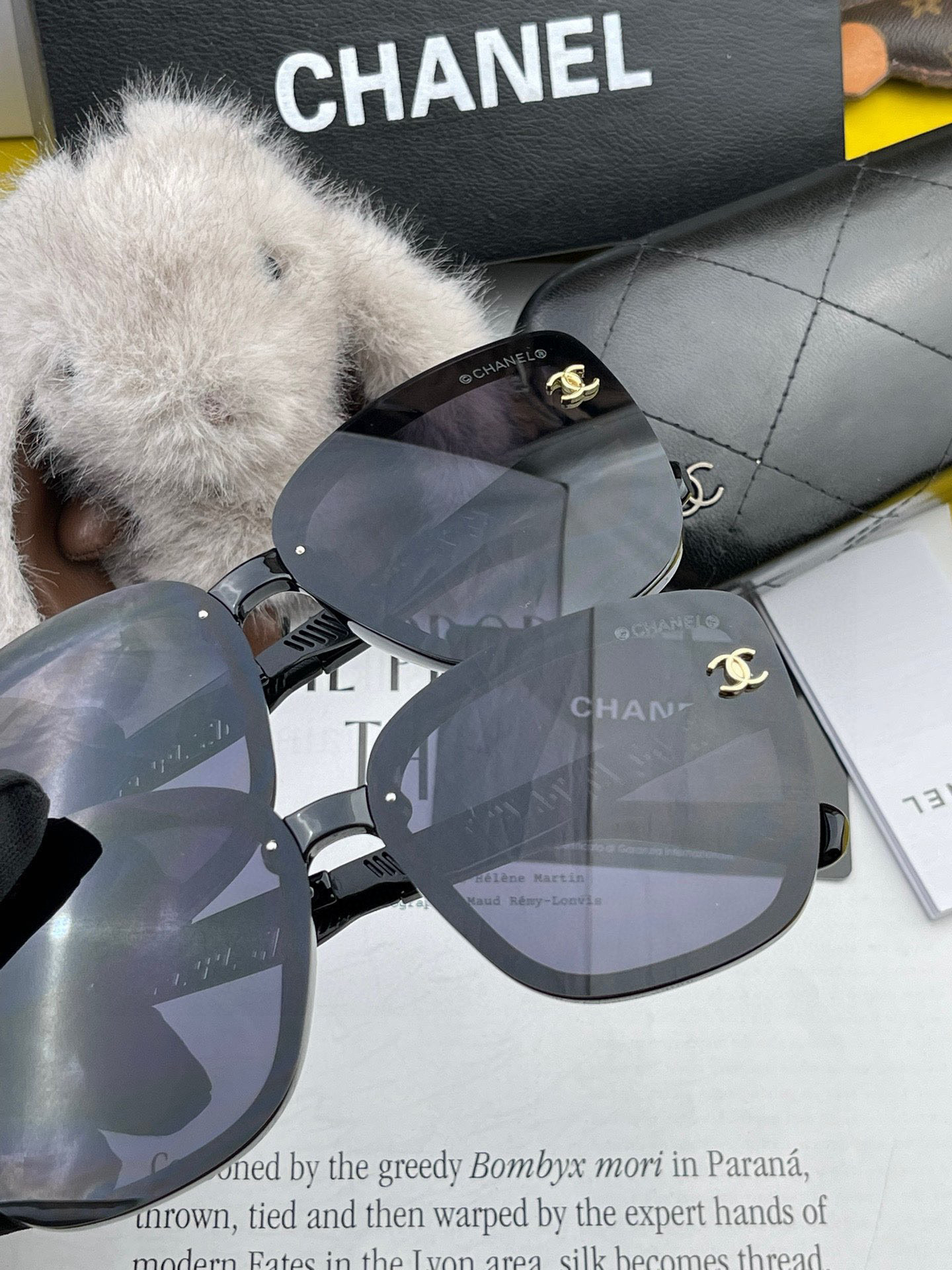   新品CHANEL 香奈儿太阳镜以独特魅力和前卫风格诠释春夏最新眼镜，质感超好佩带舒适 型号：CH08