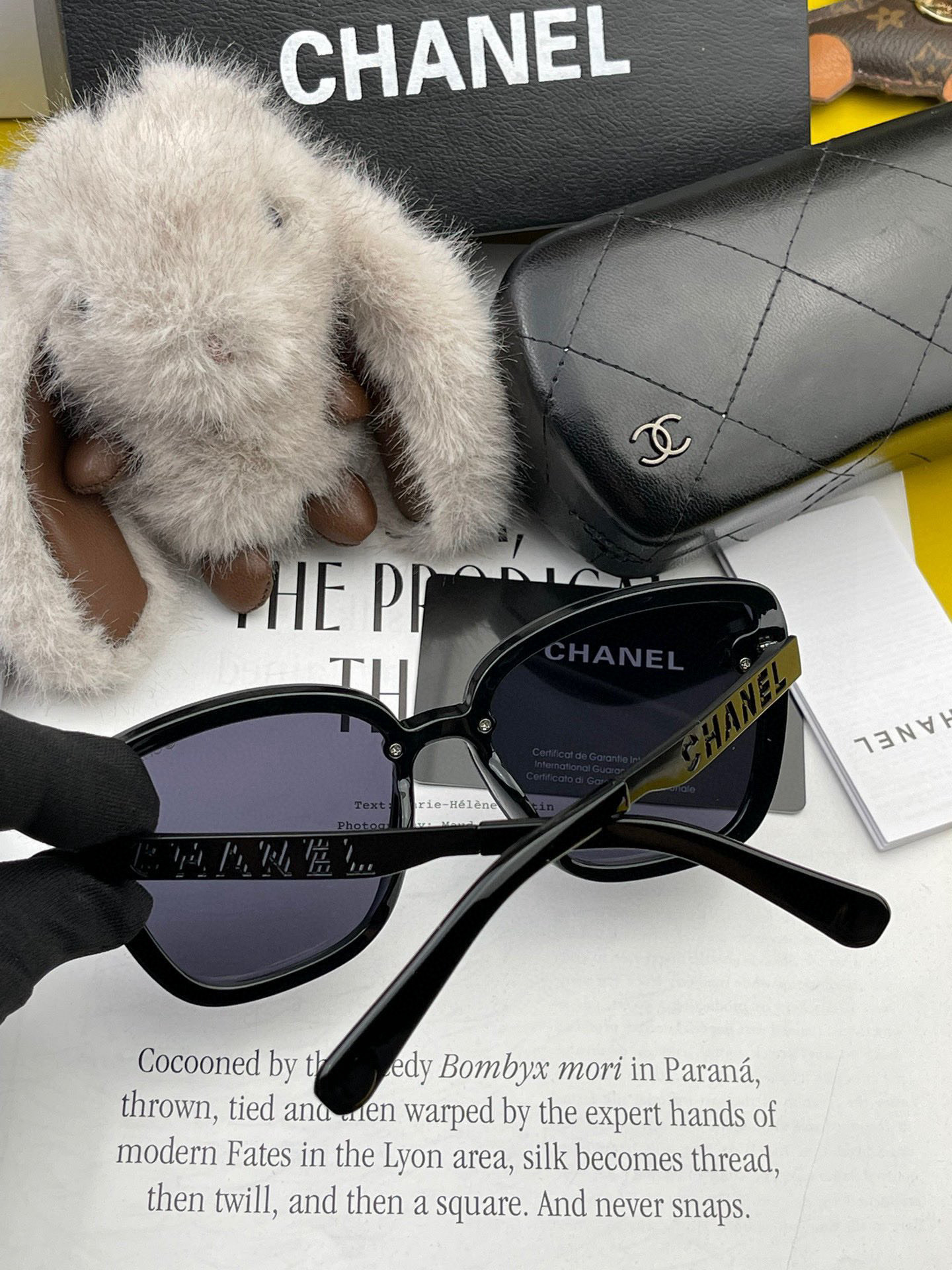   新品CHANEL 香奈儿太阳镜以独特魅力和前卫风格诠释春夏最新眼镜，质感超好佩带舒适 型号：CH08