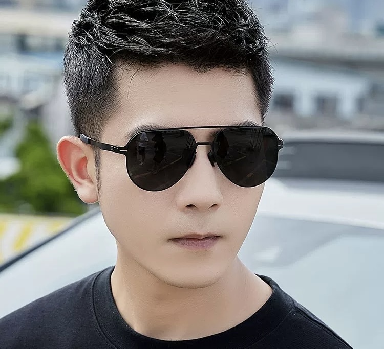       GUCC* 2025 新款男女情侣款太阳iP电镀永不褪色 卖点：超轻超有弹性整幅眼镜无螺丝重