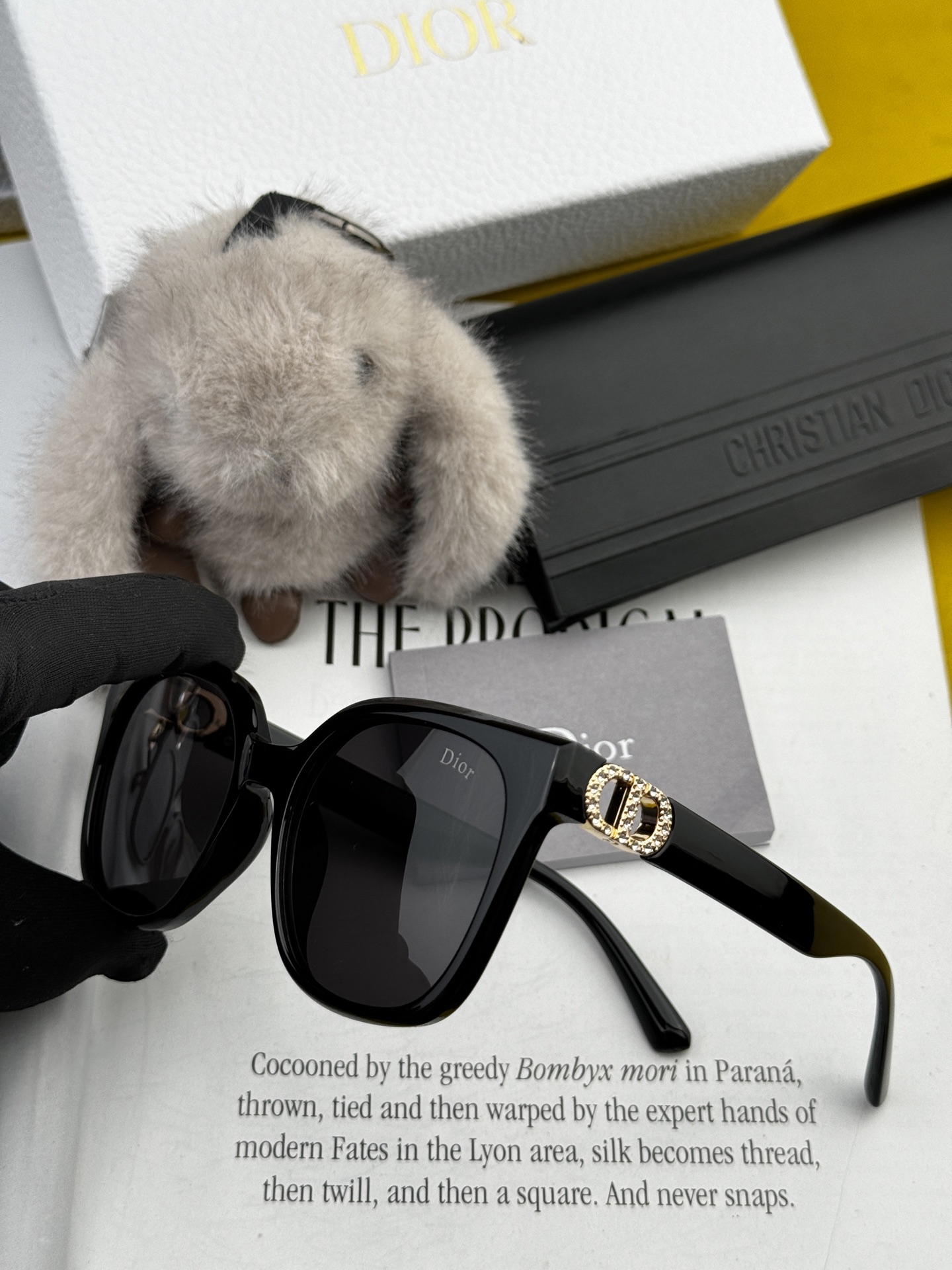   【DIOR】2025新款潮流爆款 时尚方框太阳镜 佩戴舒适 网红潮款墨镜  女士高清加厚偏光太阳镜🕶