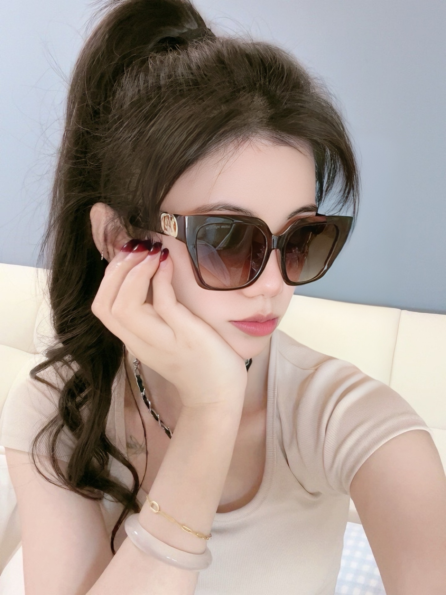   LV 2025新款女士方框太阳眼镜 开车墨镜 新款太阳镜  时尚大方 舒适轻盈 精致奢华 超轻 型号