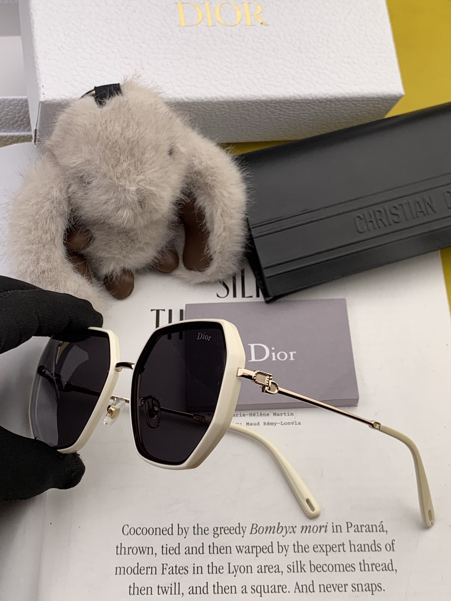   【DIOR】2025新款潮流爆款 时尚方框太阳镜 佩戴舒适 网红潮款墨镜  女士高清加厚偏光太阳镜🕶
