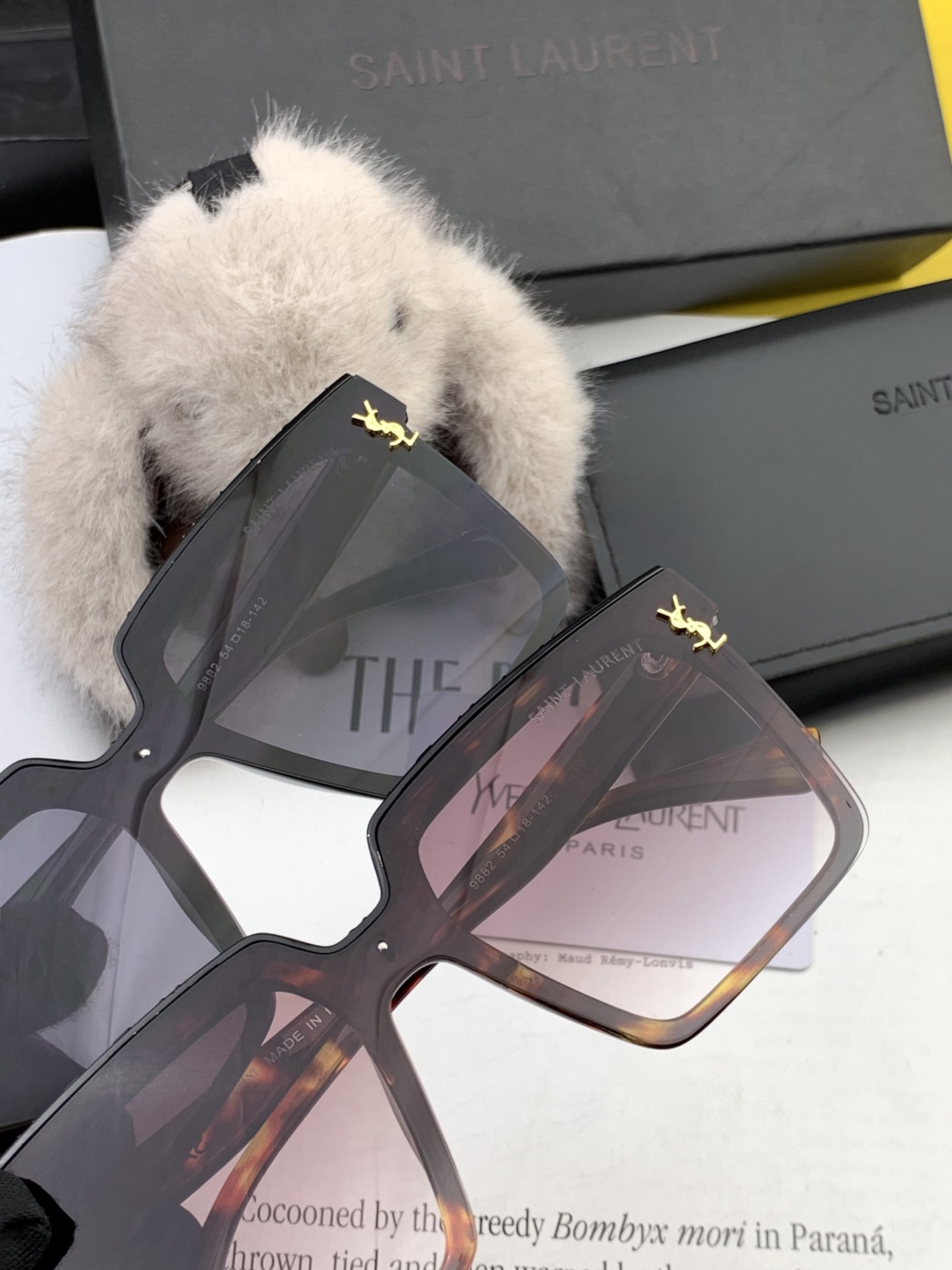  新品SAINTOWEN圣罗兰 官网最新款 独具奢华外观和精致线条 风格华贵典雅 轻盈舒适 众多明星网红