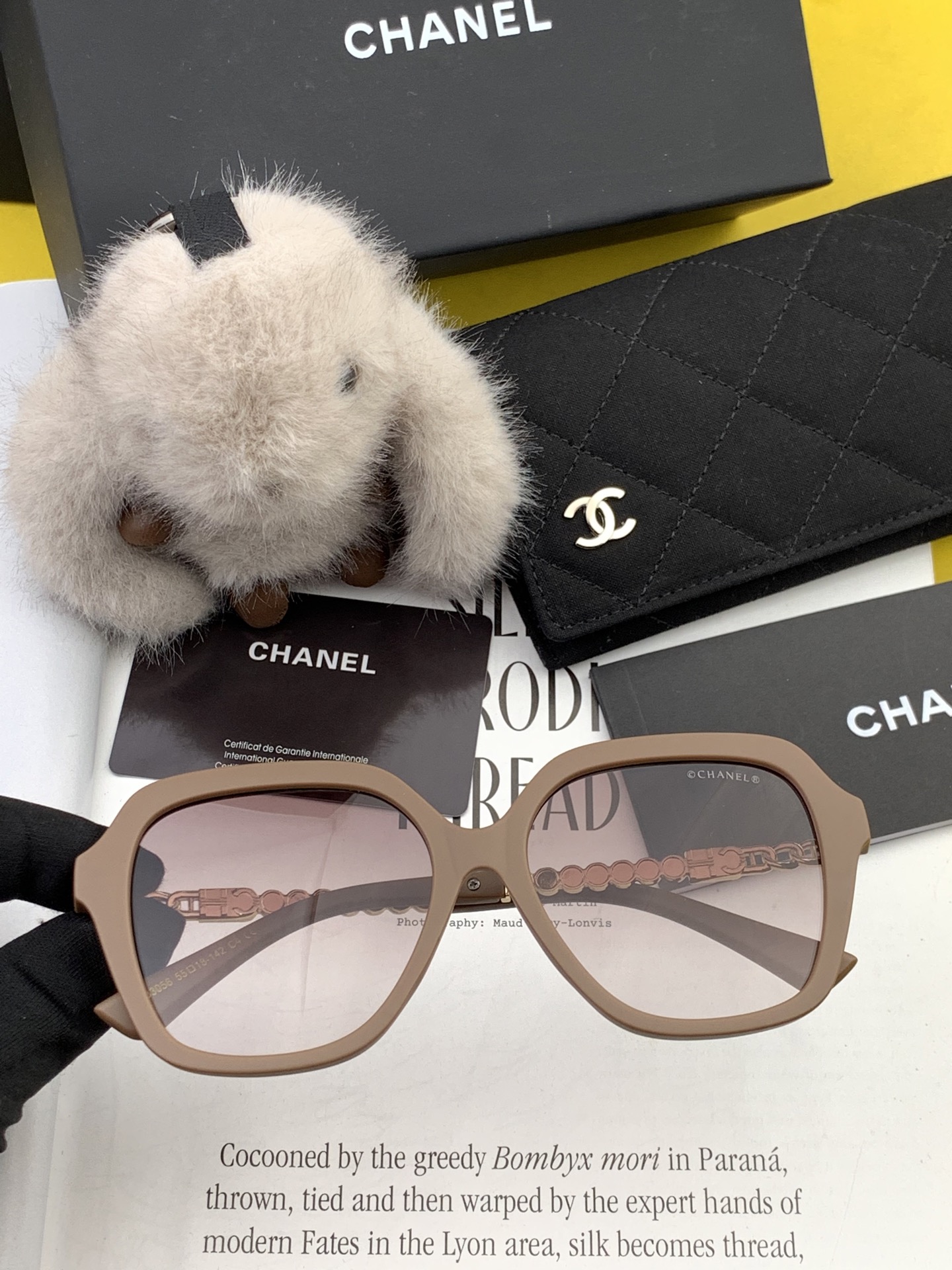   新品CHANEL 香奈儿太阳镜以独特魅力和前卫风格诠释春夏最新眼镜，质感超好佩带舒适 型号：CH6