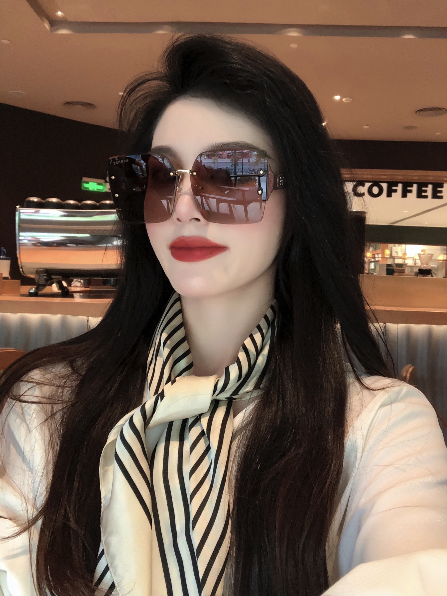 NO:246507,Hermes classic square frame design, not picky about face shape, it looks very elegant whether it is matched with a coat or a dress, lenses prevent UV rays. Model H9997 glasses sunglasses, sunglasses, glasses, hermes, skirts19860909爱马仕经典的方框设计,不挑脸型,无论搭配大衣还是连衣裙都非常显气质镜片预防紫外线 型号H9997眼镜墨镜太阳镜,眼镜,hermes,skirts,glasses