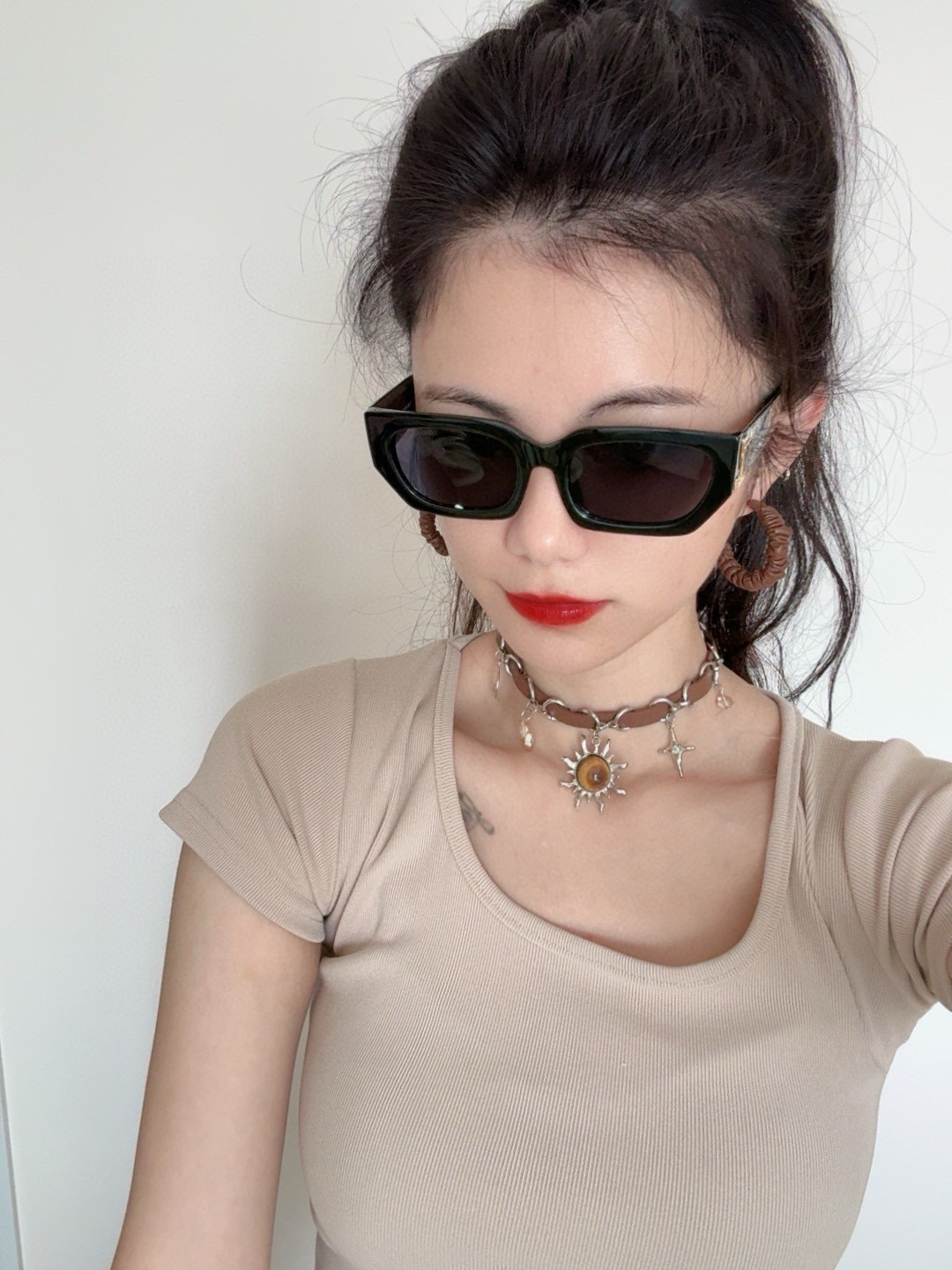 NO:246561,LV 2025 new women's square frame sunglasses driving sunglasses New sunglasses Fashionable and generous Comfortable and lightweight Exquisite and luxurious Ultralight Model L4232 glasses Sunglasses Sunglasses, glasses, louis vuitton19860909LV 2025新款女士方框太阳眼镜 开车墨镜 新款太阳镜 时尚大方 舒适轻盈 精致奢华 超轻 型号L4232眼镜墨镜太阳镜,眼镜,louis vuitton,glasses