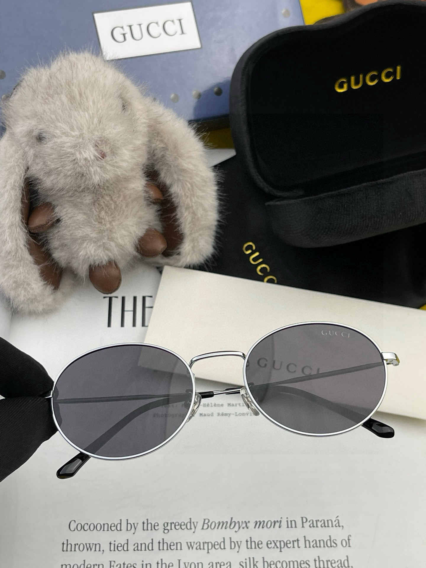   Gucci 。  高品质男女款墨镜   👍 进口宝丽来偏光镜片  。 开车钓鱼都可 。百搭显瘦墨镜韩