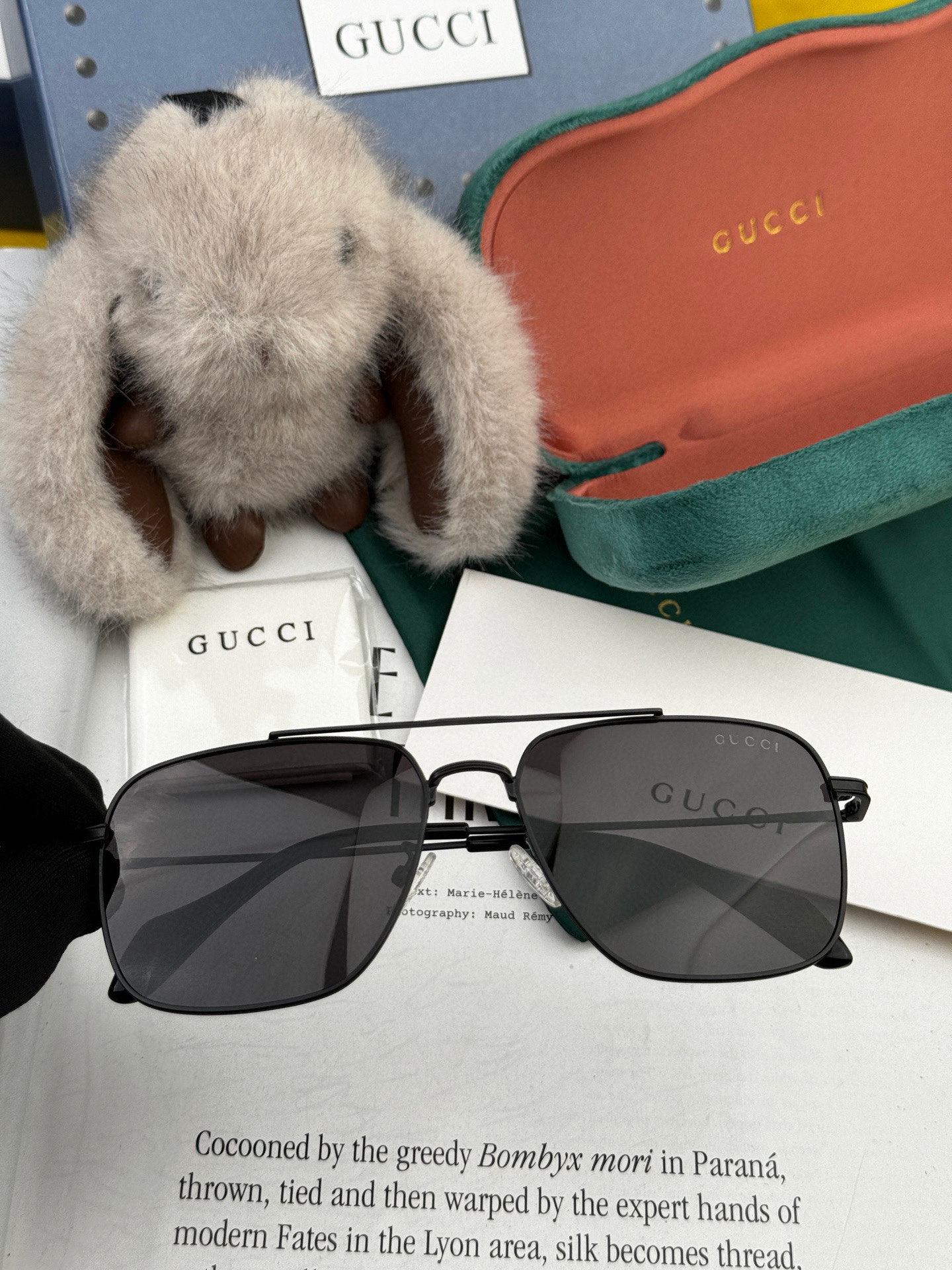   Gucci 。  高品质男女款墨镜   👍 进口宝丽来偏光镜片  。蛤蟆镜 开车钓鱼都可 。百搭显瘦