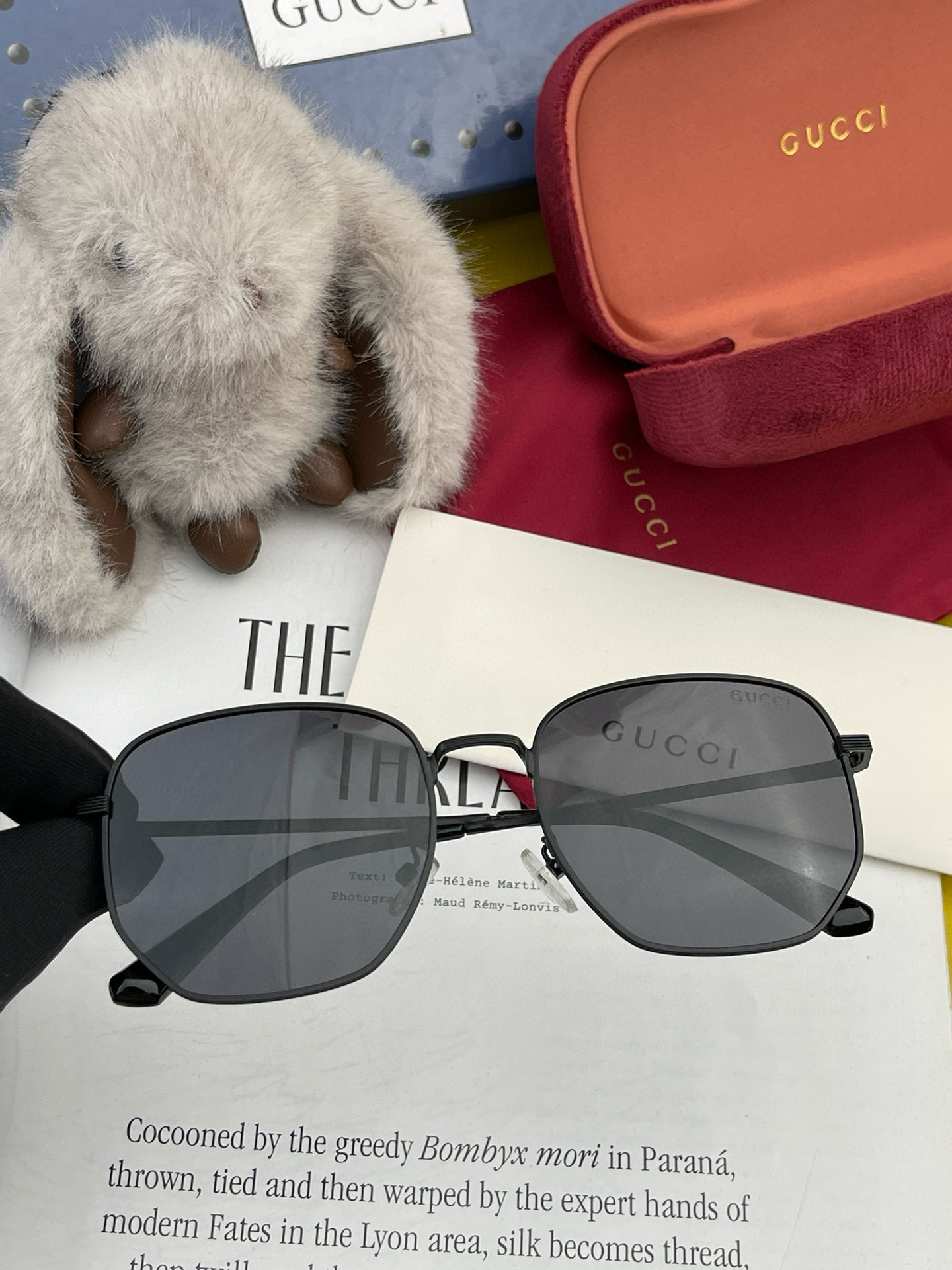   GUCCI-2025新款情侣款偏光太阳镜、完美品质，独特设计  适合各种脸型，‼️经典太阳镜 超个性