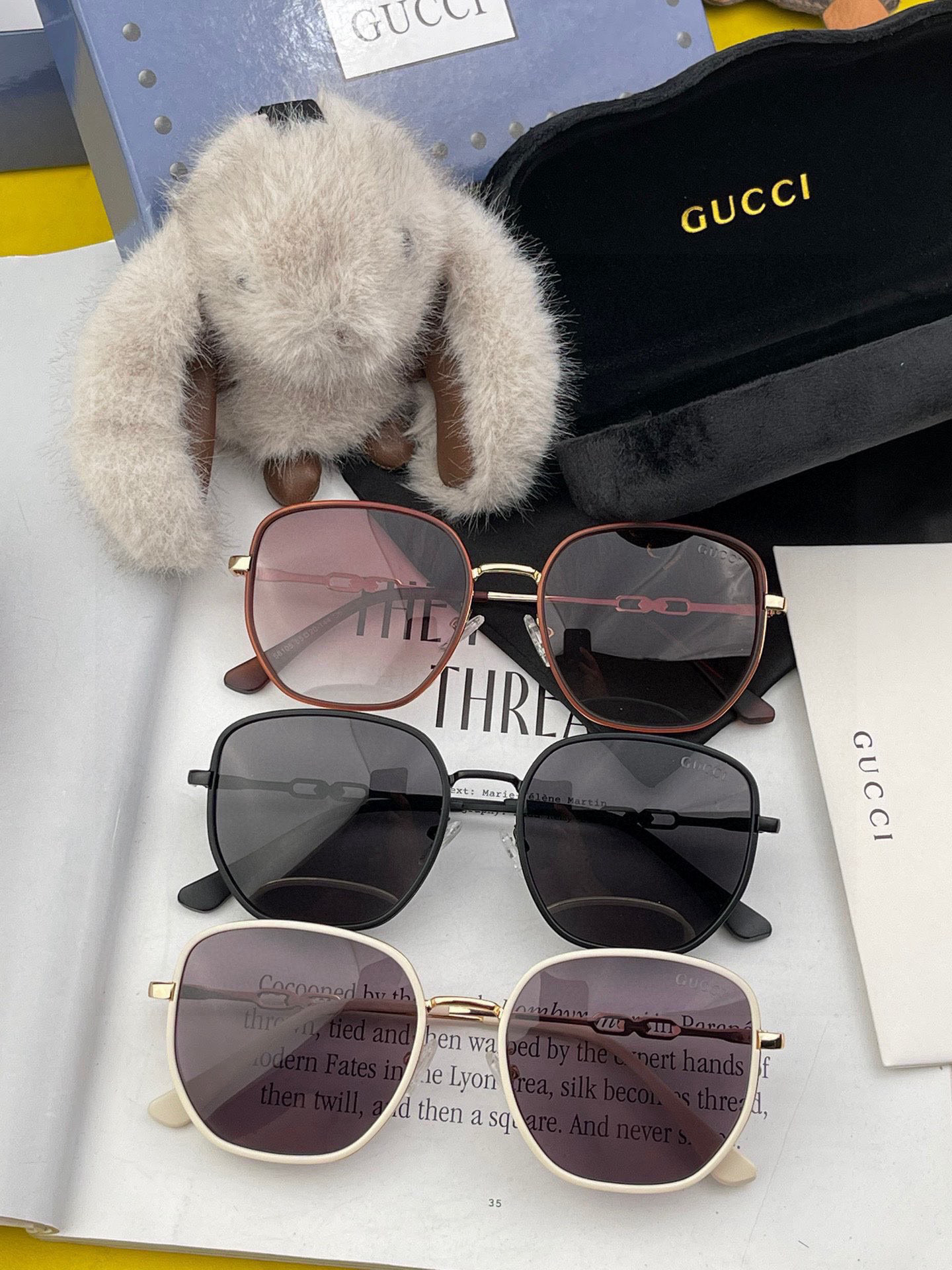  Gucci   经典的方框设计，不挑脸型，无论搭配大衣还是连衣裙都非常显气质尼龙偏光镜片预防紫外线 型