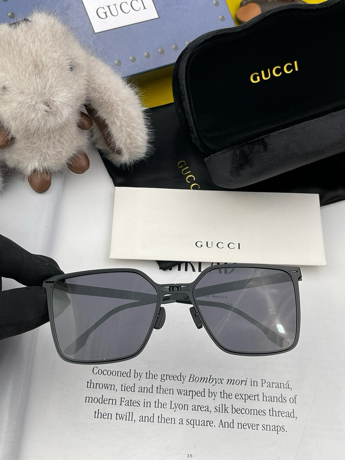         GUCCI 炫彩飞行员偏光太阳镜 ❤️材质：高清尼龙加厚卡槽高清偏光镜片 🌹折叠镜框 更