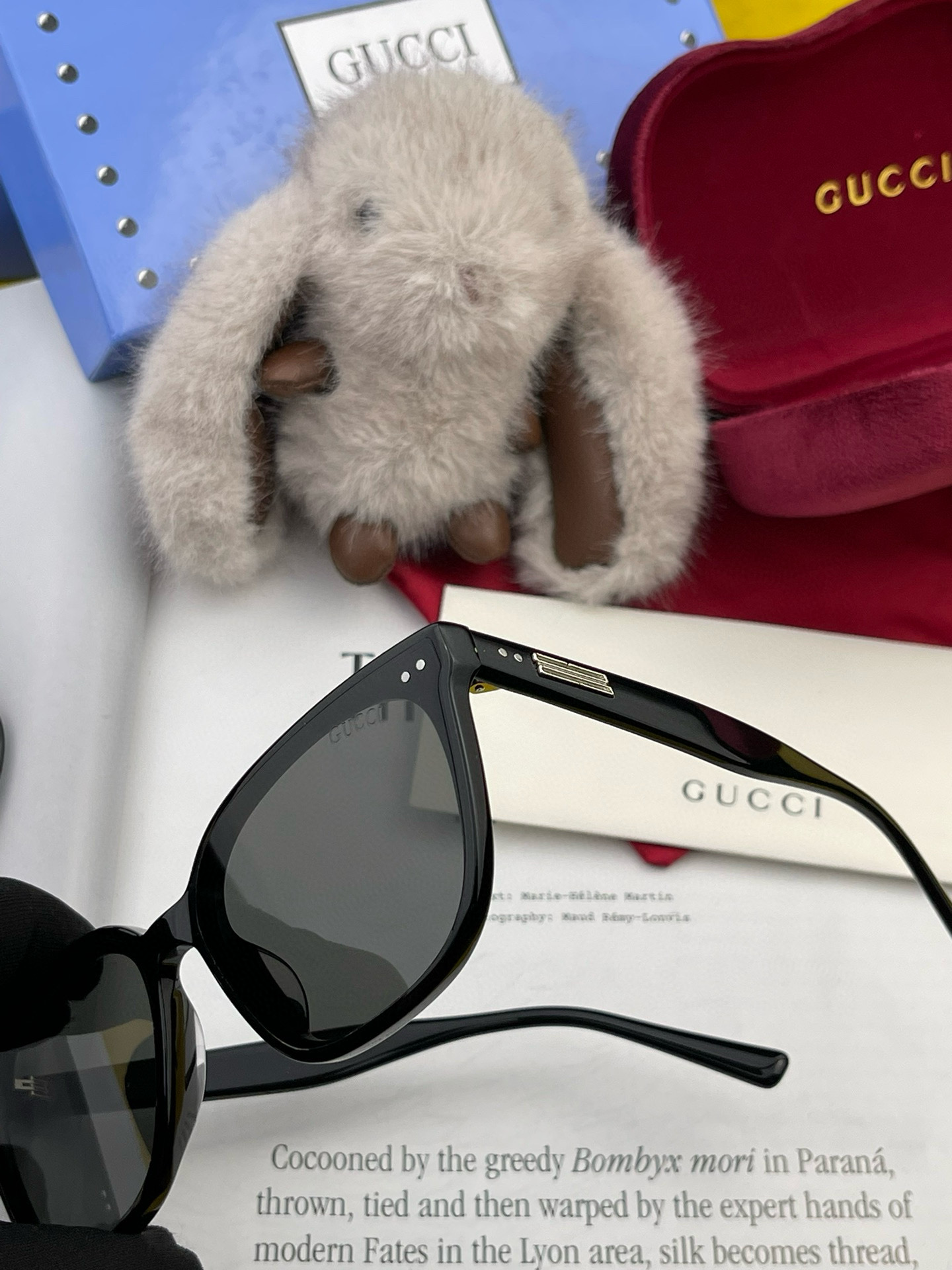  GUCCI2025开春新款一体镜 小框太阳镜男女同款 😎 
爆款大框尼龙太阳镜 超逼格超酷 
镜腿品牌