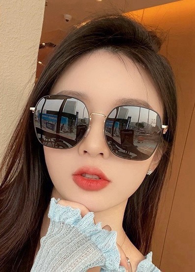  GUCCI  2025开春新款 马鞍扣镜腿系列墨镜，优雅方框太阳镜各路网红纷纷带起气场满分‼️ 俏皮甜