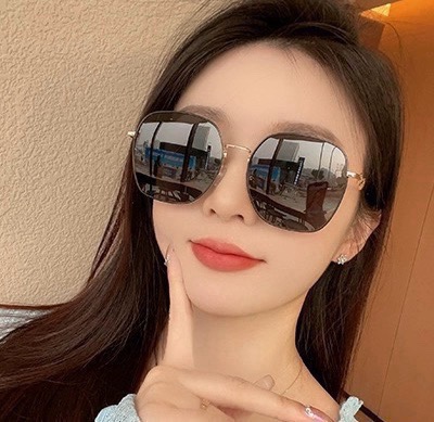  GUCCI  2025开春新款 马鞍扣镜腿系列墨镜，优雅方框太阳镜各路网红纷纷带起气场满分‼️ 俏皮甜