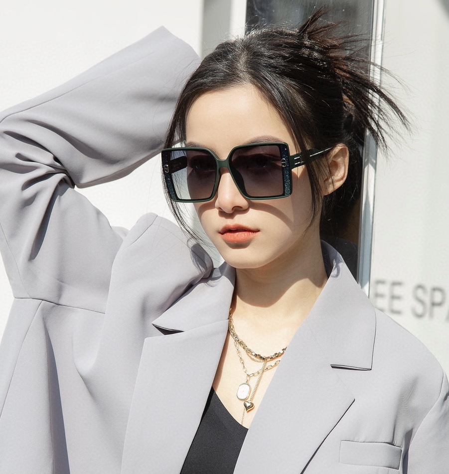 【DIOR-迪奥】开春新款 潮流爆款 时尚方框偏光太阳镜 高品质 佩戴舒适 网红潮款墨镜 型号 CD09