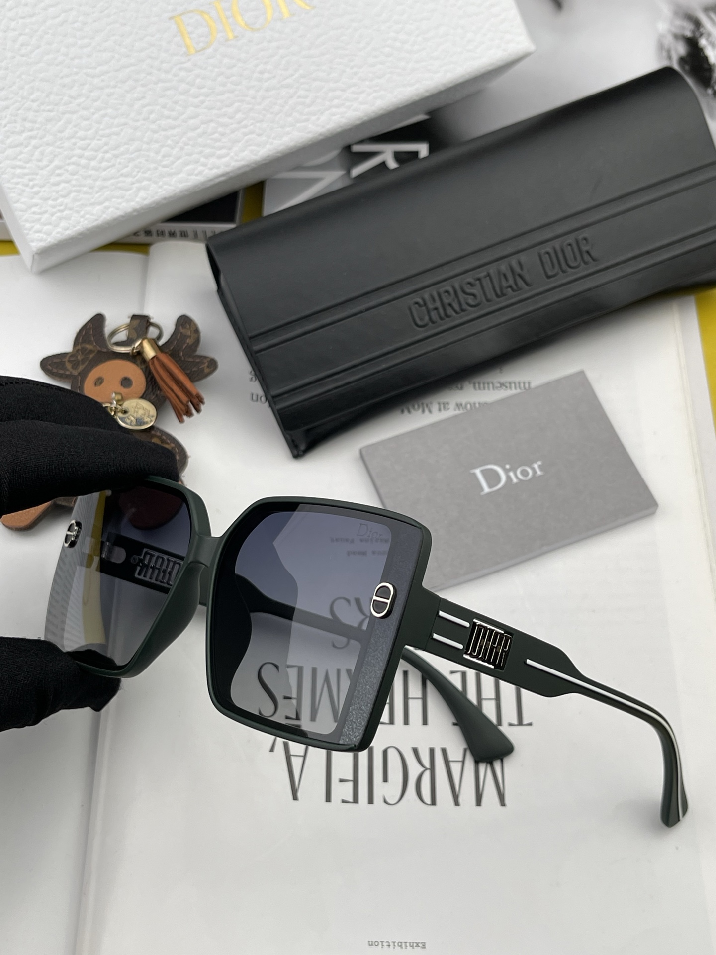 【DIOR-迪奥】开春新款 潮流爆款 时尚方框偏光太阳镜 高品质 佩戴舒适 网红潮款墨镜 型号 CD09