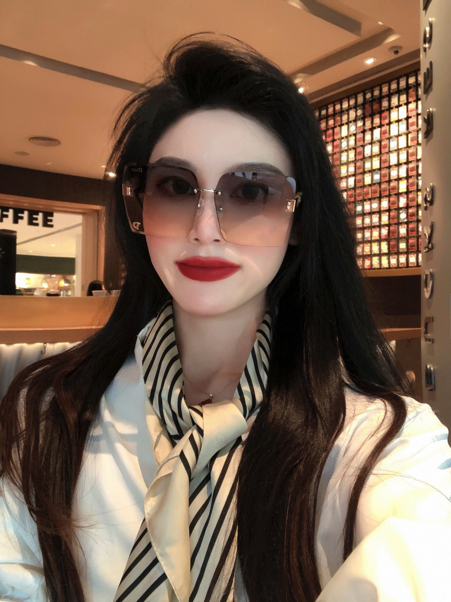 【独家大牌太阳镜无滤镜‼DIOR实拍上架 官网最新发布新款太阳镜🕶，注意⚠我们是板材镜架尼龙镜片 型号：