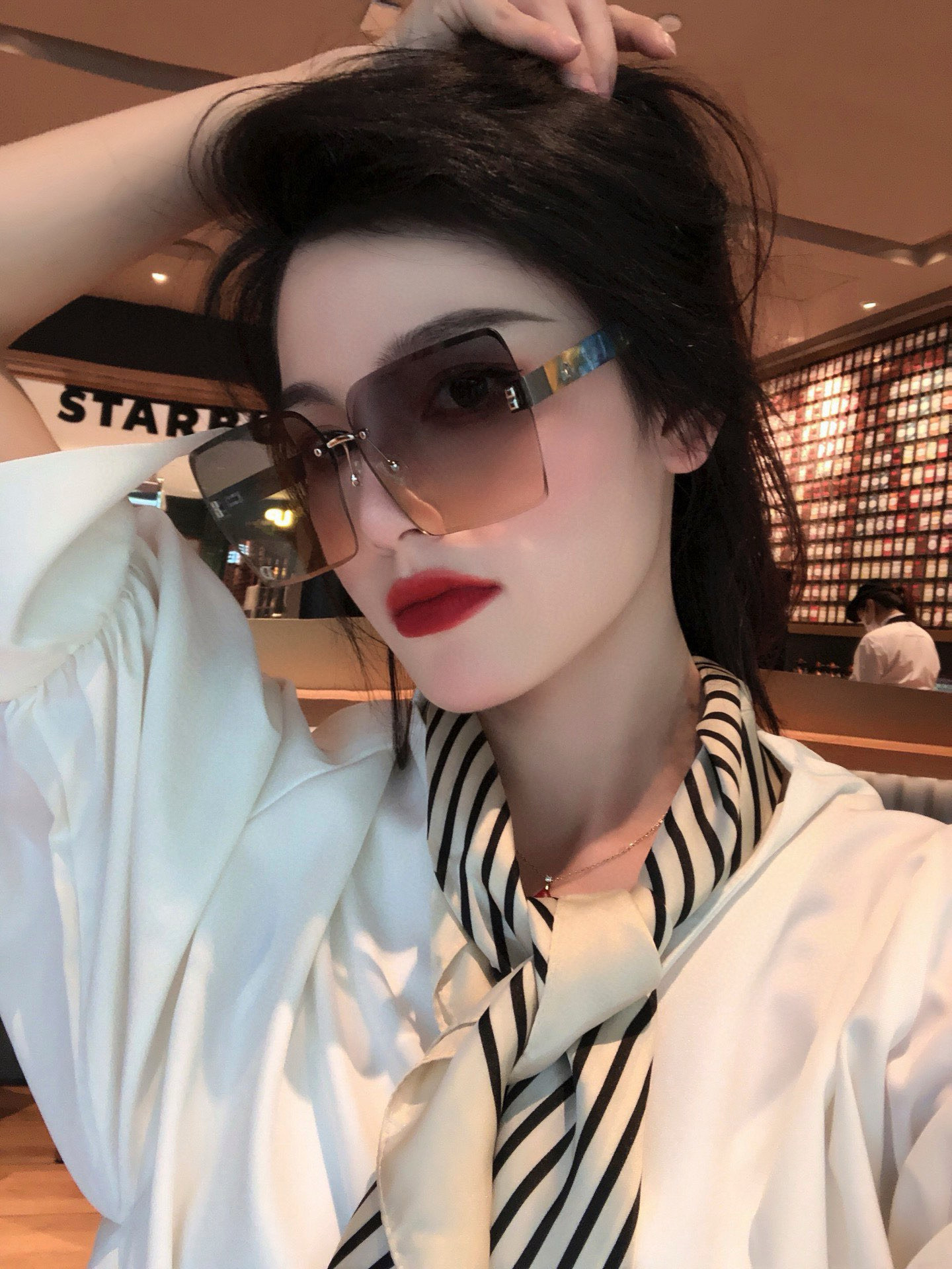 【独家大牌太阳镜无滤镜‼DIOR实拍上架 官网最新发布新款太阳镜🕶，注意⚠我们是板材镜架尼龙镜片 型号：