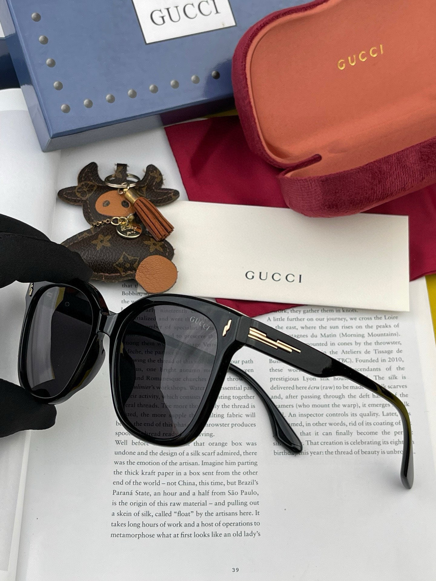   【TR偏光系列】Gucci   经典的大框设计，情侣款不挑脸型，无论搭配大衣还是连衣裙都非常显气质偏