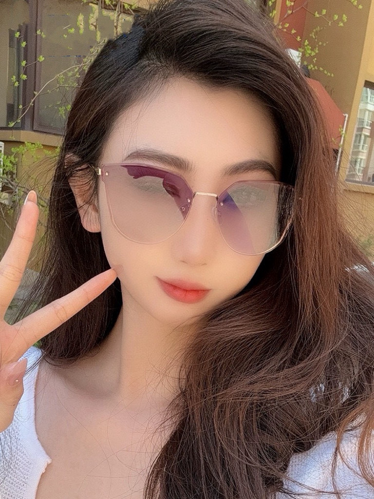   GUCCI 2025开春新款 最新款无框太阳镜 各路网红纷纷带起气场满分‼️ 俏皮甜美.上脸效果更佳