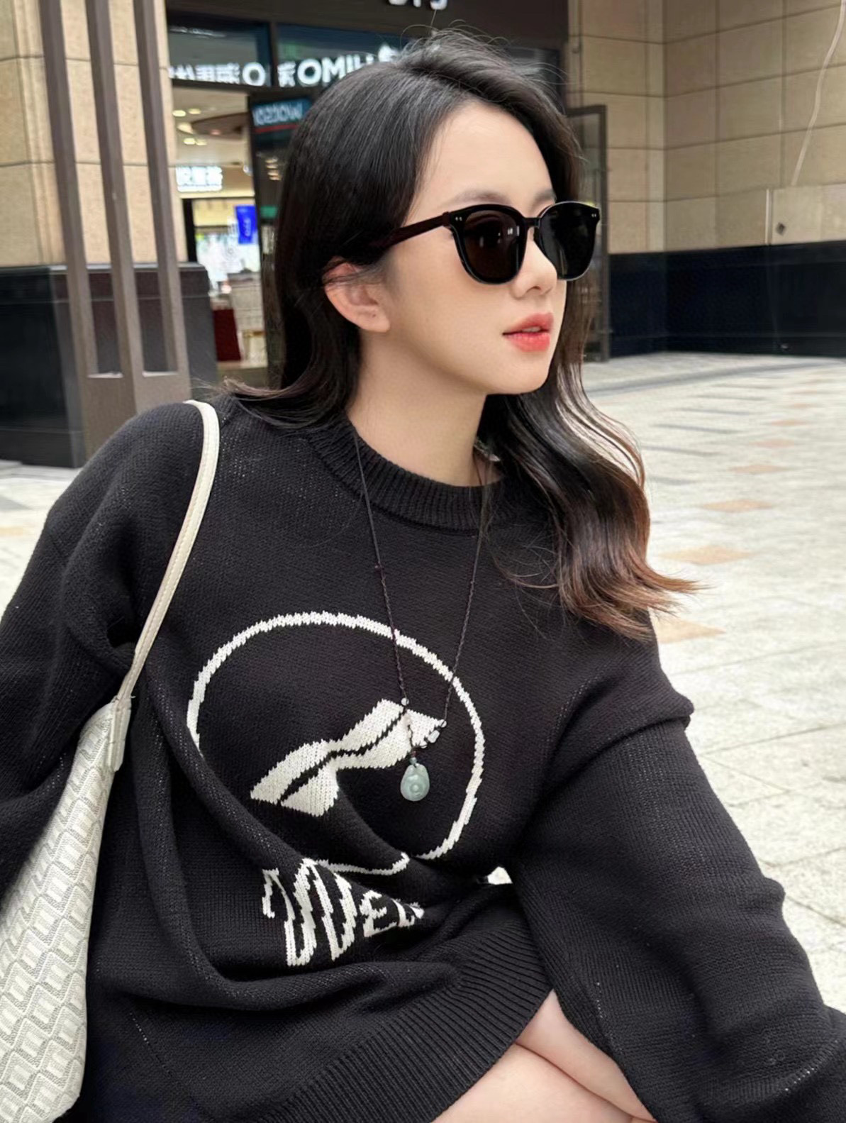  GUCCI2025开春新款一体镜 大框太阳镜男女同款 😎 
爆款大框尼龙太阳镜 超逼格超酷 
镜腿品牌