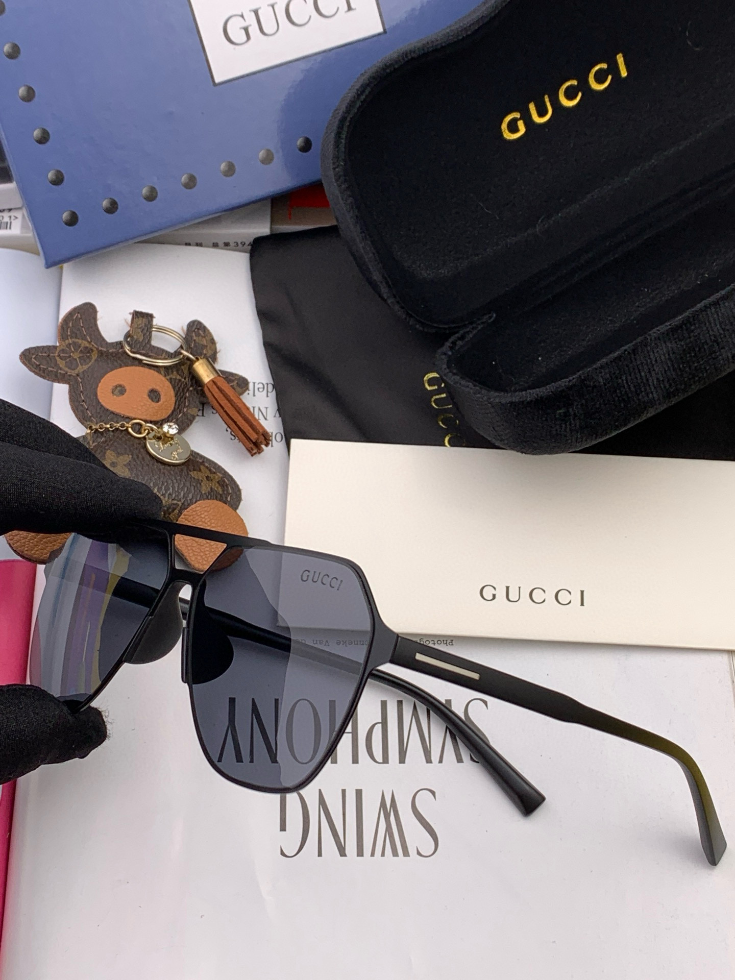         GUCCI 男款炫彩飞行员偏光太阳镜 ❤️材质：高清尼龙加厚卡槽高清偏光镜片 🌹无边框镜