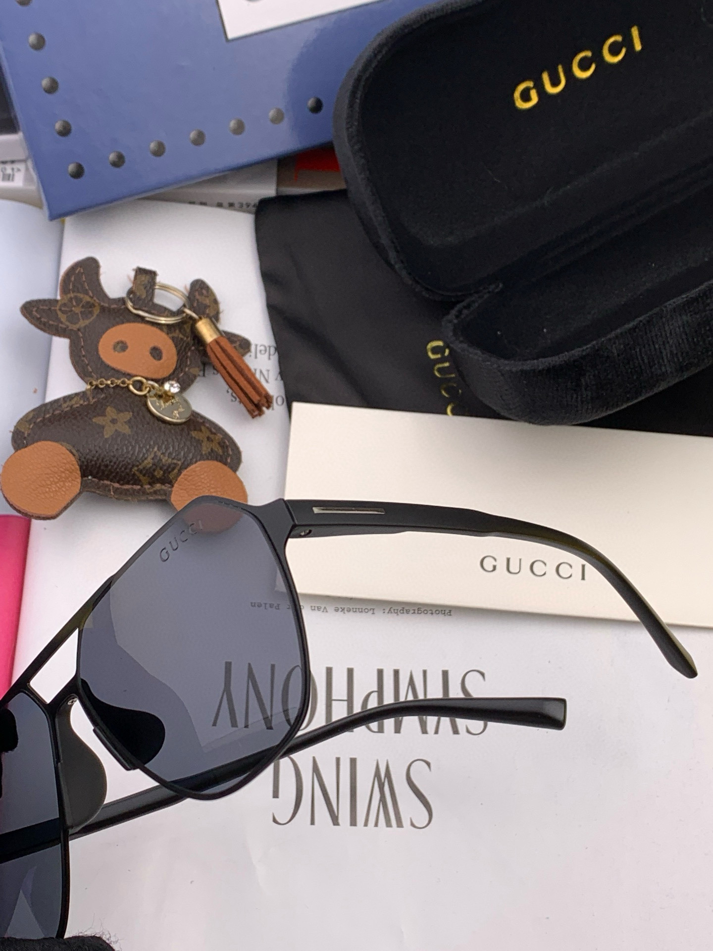         GUCCI 男款炫彩飞行员偏光太阳镜 ❤️材质：高清尼龙加厚卡槽高清偏光镜片 🌹无边框镜