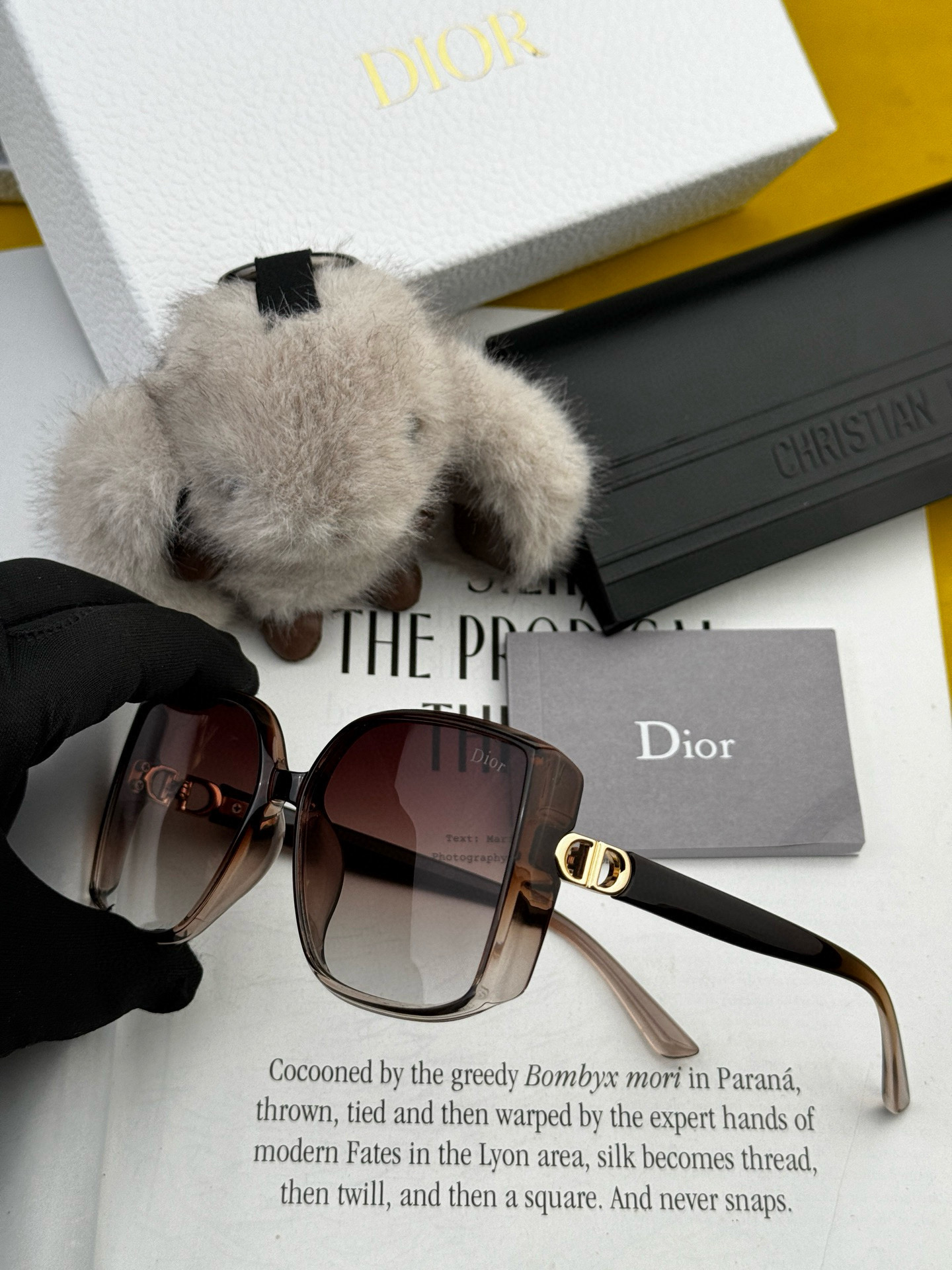   【DIOR】2025新款潮流爆款 时尚方框太阳镜 佩戴舒适 网红潮款墨镜  女士高清加厚偏光太阳镜🕶