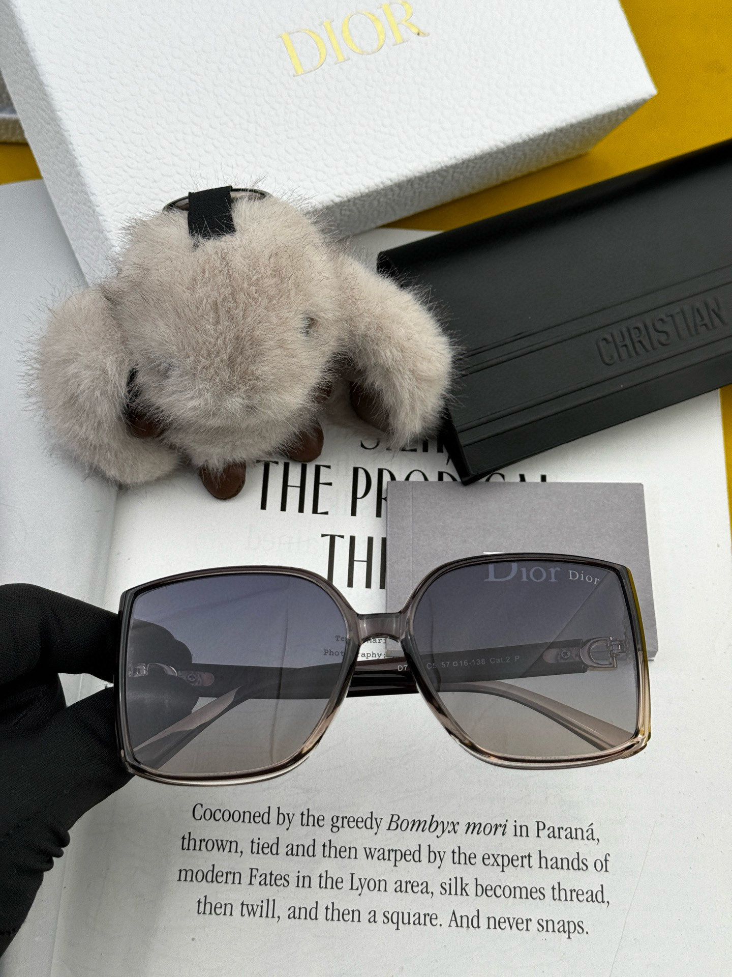   【DIOR】2025新款潮流爆款 时尚方框太阳镜 佩戴舒适 网红潮款墨镜  女士高清加厚偏光太阳镜🕶