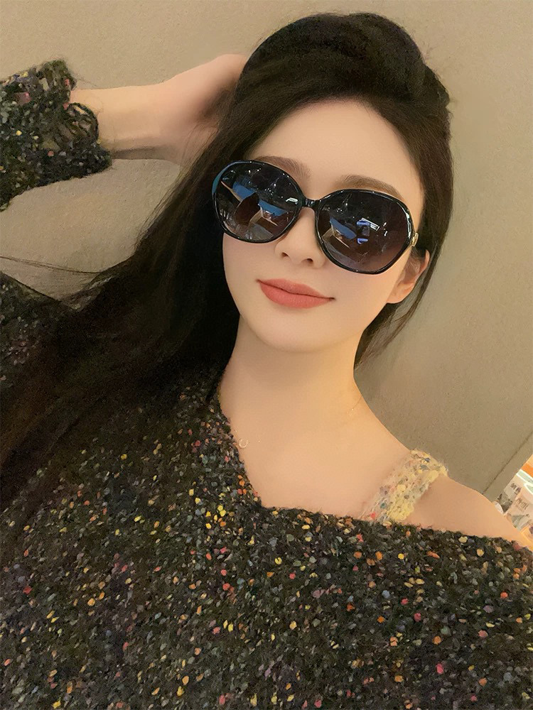   【CHANEL】香奈儿 2025新款潮流爆款 时尚方框太阳镜 佩戴舒适 网红潮款墨镜  女士高清加厚