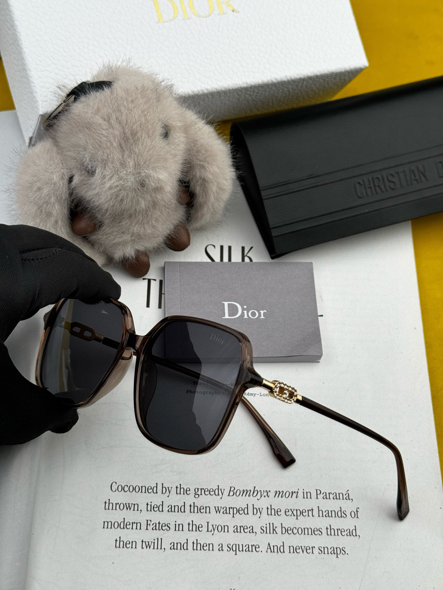   🔺 【DIOR】2025开春新款 潮流爆款 时尚圆框偏光太阳镜 高品质 佩戴舒适 网红潮款墨镜 女士