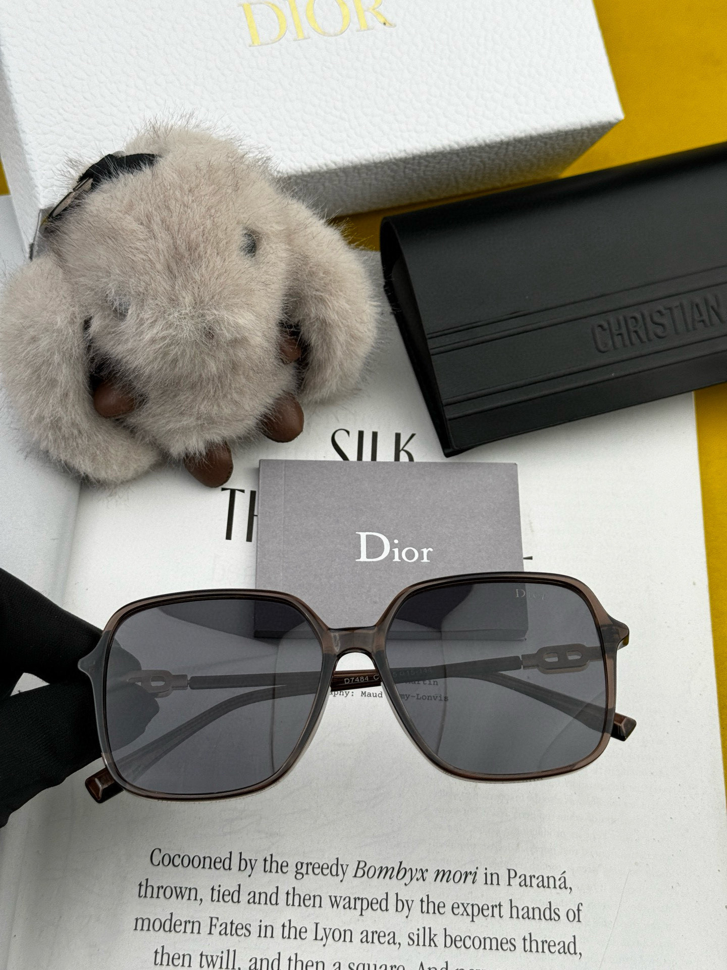   🔺 【DIOR】2025开春新款 潮流爆款 时尚圆框偏光太阳镜 高品质 佩戴舒适 网红潮款墨镜 女士