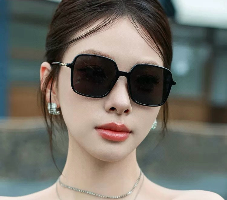   🔺 【DIOR】2025开春新款 潮流爆款 时尚圆框偏光太阳镜 高品质 佩戴舒适 网红潮款墨镜 女士
