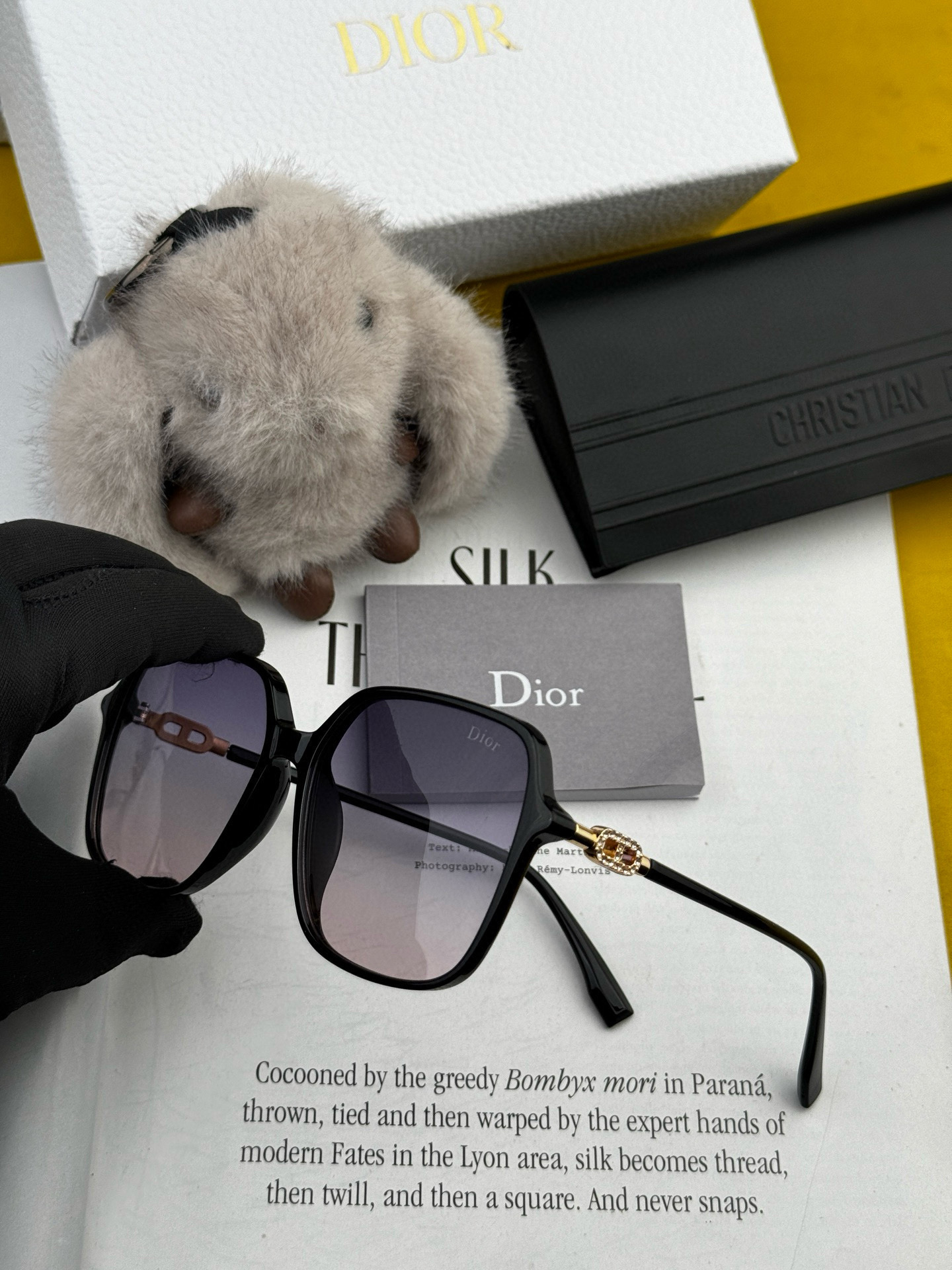   🔺 【DIOR】2025开春新款 潮流爆款 时尚圆框偏光太阳镜 高品质 佩戴舒适 网红潮款墨镜 女士