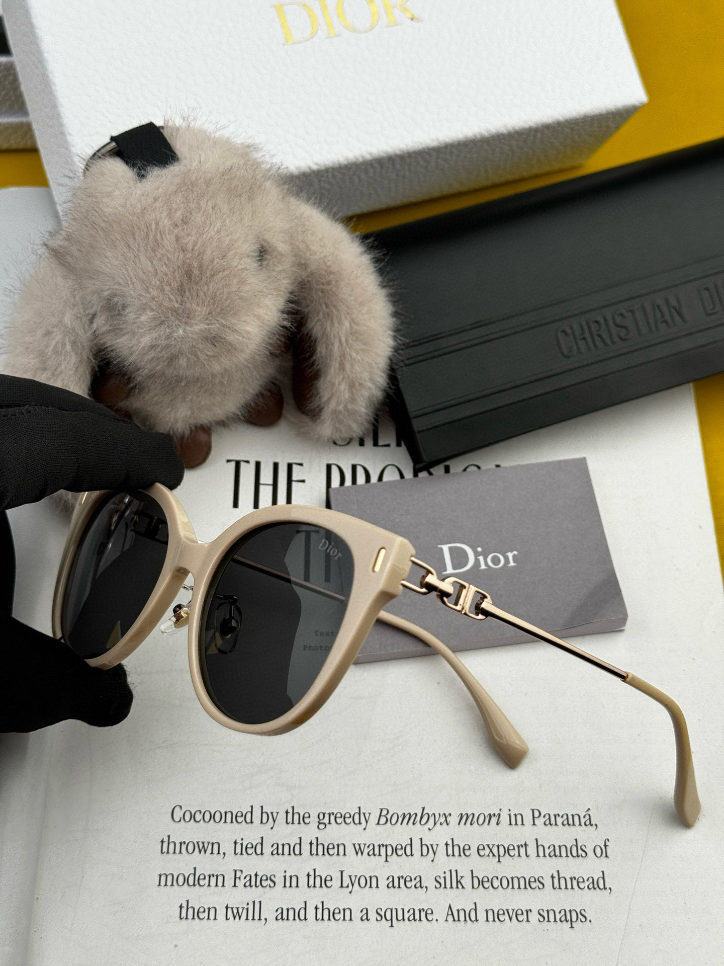   🔺 【DIOR-迪奥】2025开春新款 潮流爆款 时尚圆框偏光太阳镜 高品质 佩戴舒适 网红潮款墨镜