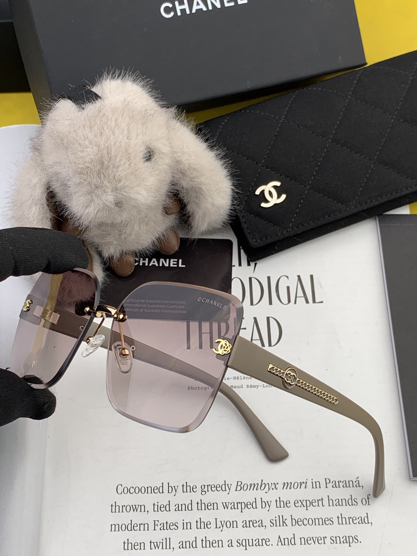   新品CHANEL 香奈儿太阳镜以独特魅力和前卫风格诠释春夏最新眼镜，质感超好佩带舒适 型号：CH45