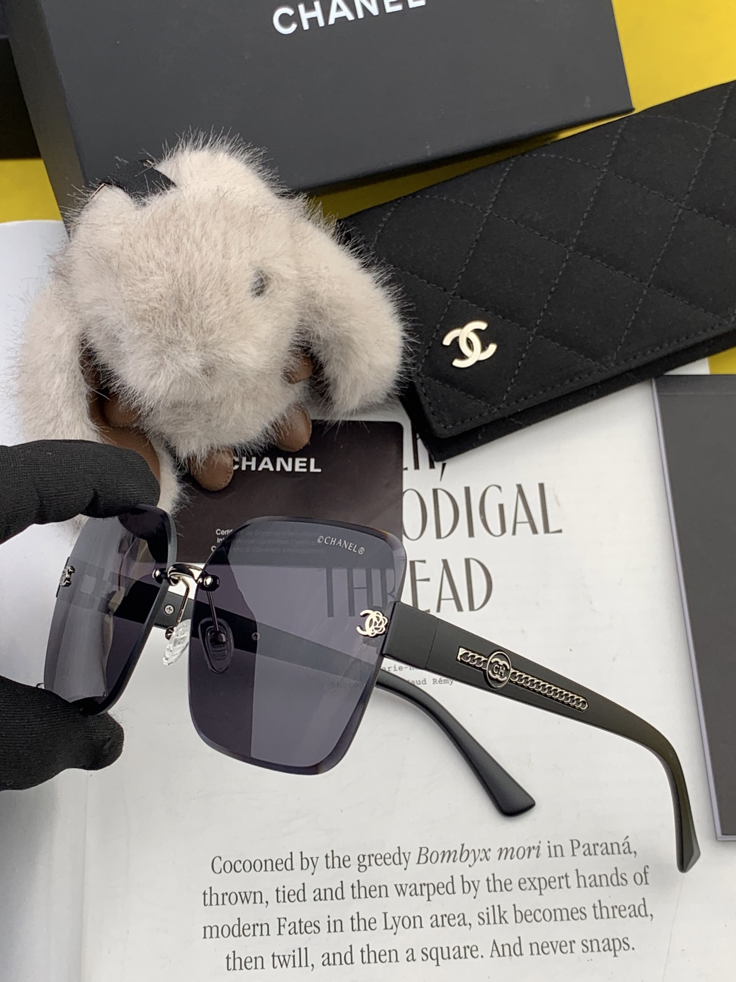   新品CHANEL 香奈儿太阳镜以独特魅力和前卫风格诠释春夏最新眼镜，质感超好佩带舒适 型号：CH45