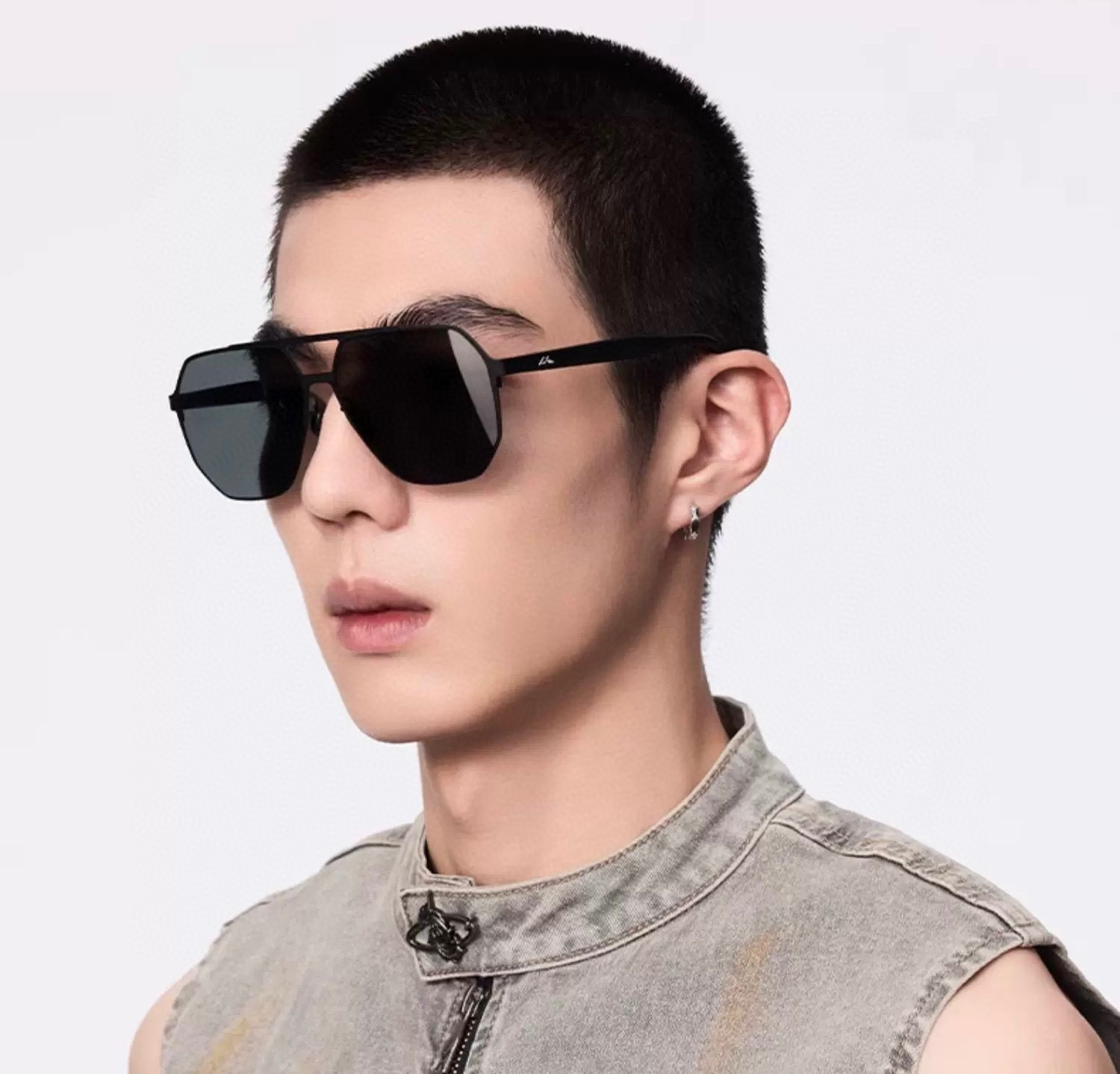        GUCCI 男款炫彩飞行员偏光太阳镜 ❤️材质：高清尼龙加厚卡槽高清偏光镜片 🌹无边框镜架