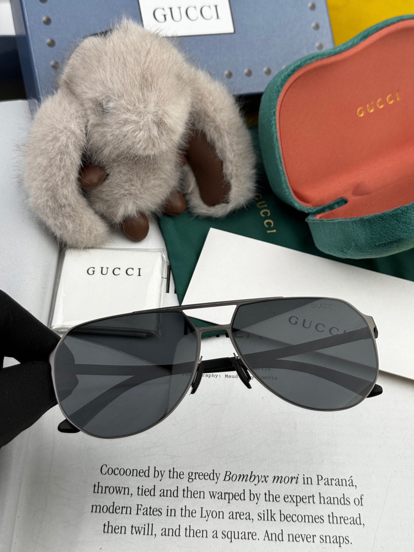        GUCCI 男款炫彩飞行员偏光太阳镜 ❤️材质：高清尼龙加厚卡槽高清偏光镜片 🌹无边框镜架