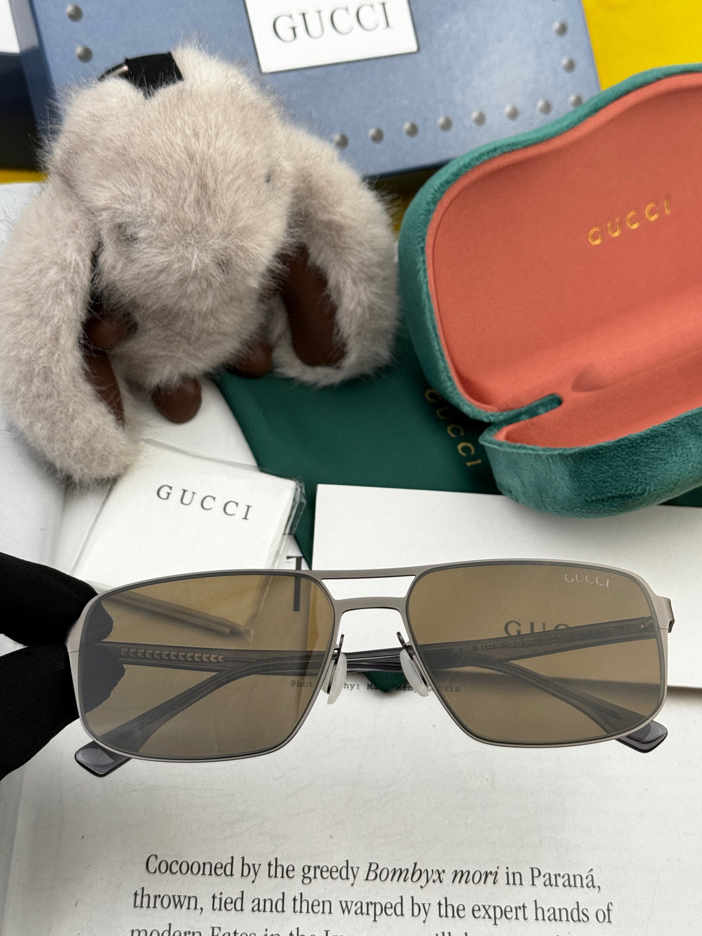        GUCCI 男款炫彩飞行员偏光太阳镜 ❤️材质：高清尼龙加厚卡槽高清偏光镜片 🌹无边框镜架