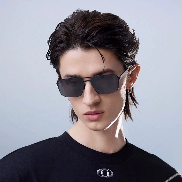       GUCCI 男款炫彩飞行员偏光太阳镜 ❤️材质：高清尼龙加厚卡槽高清偏光镜片 🌹无边框镜架