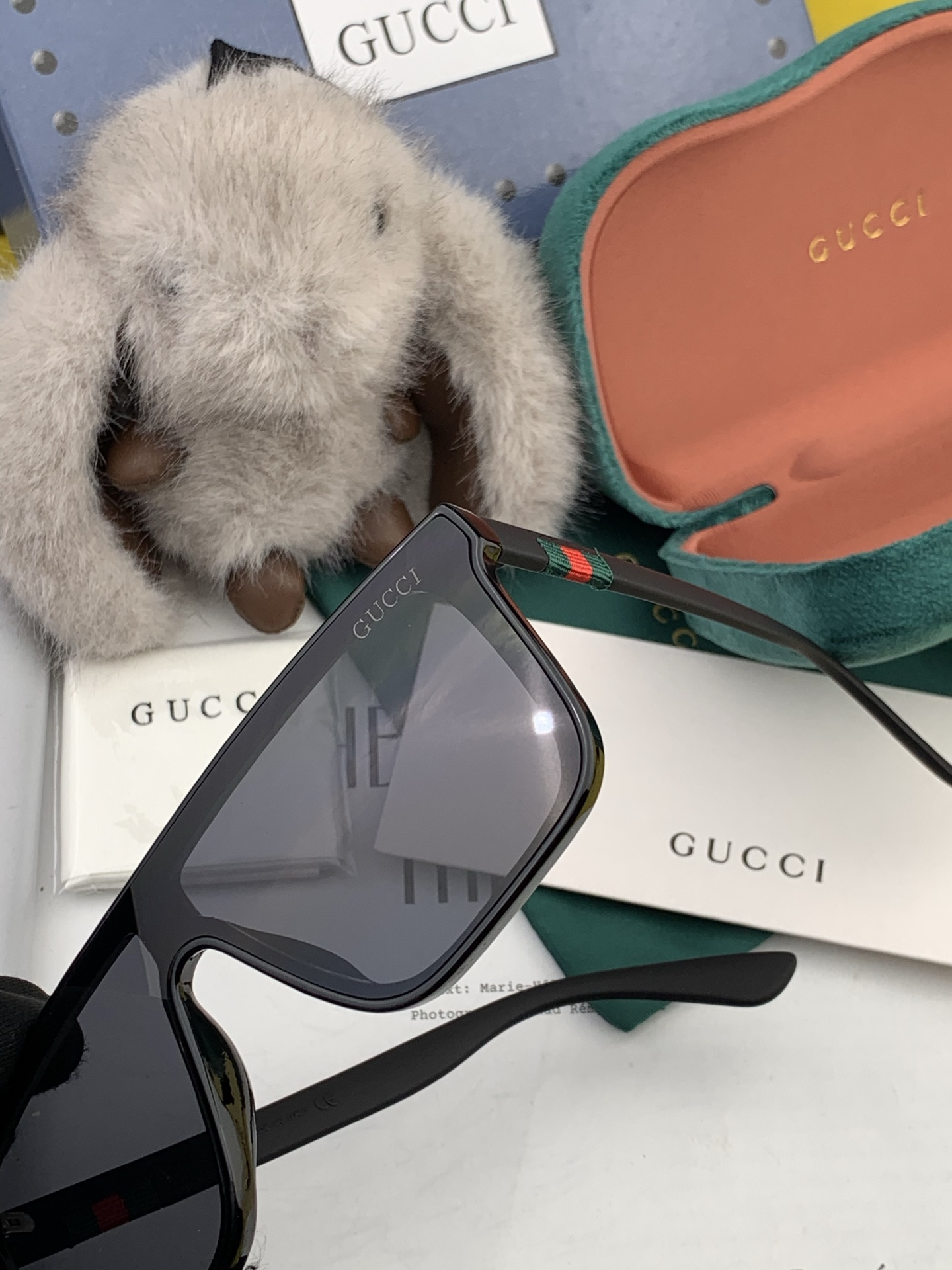   Gucci 。  高品质男女款墨镜   👍  。 开车钓鱼都可 。百搭显瘦墨镜韩版男士飞行员大框司机